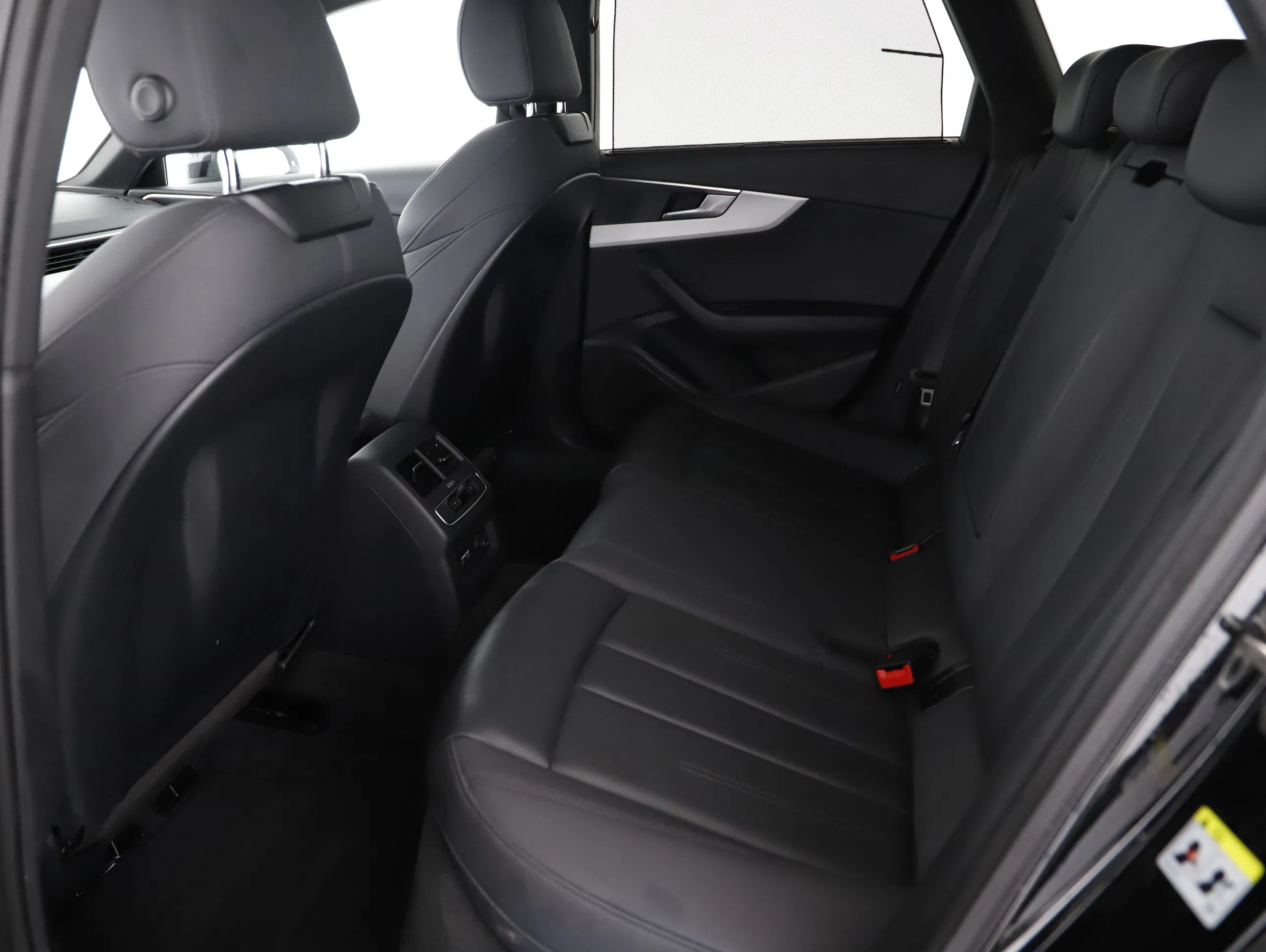 Audi A4 Avant 40 2.0 TDI S-Line | Bild 25 von 31