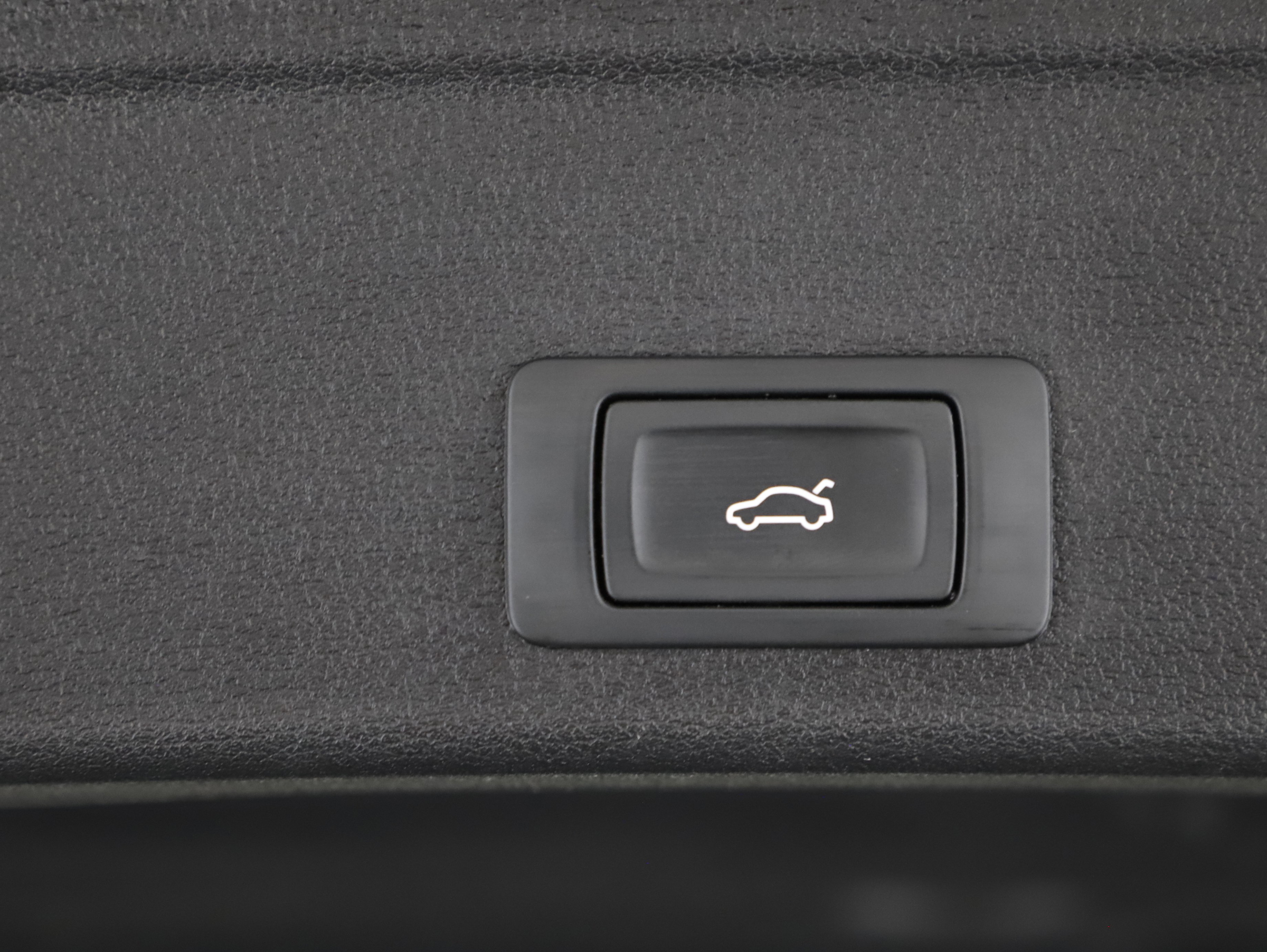 Audi A4 Avant 40 2.0 TDI S-Line | Bild 27 von 31