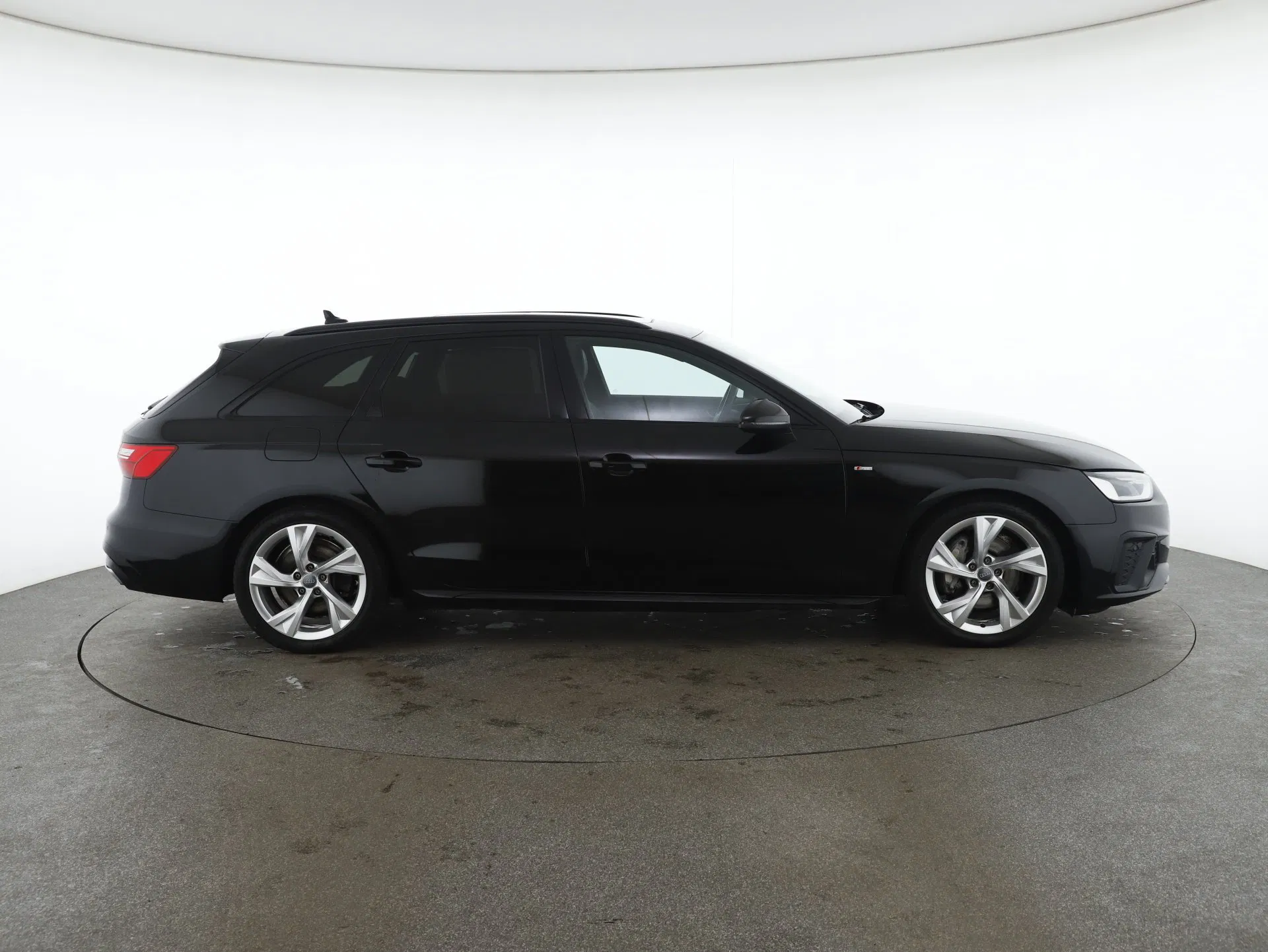 Audi A4 Avant 40 2.0 TDI S-Line | Bild 5 von 31