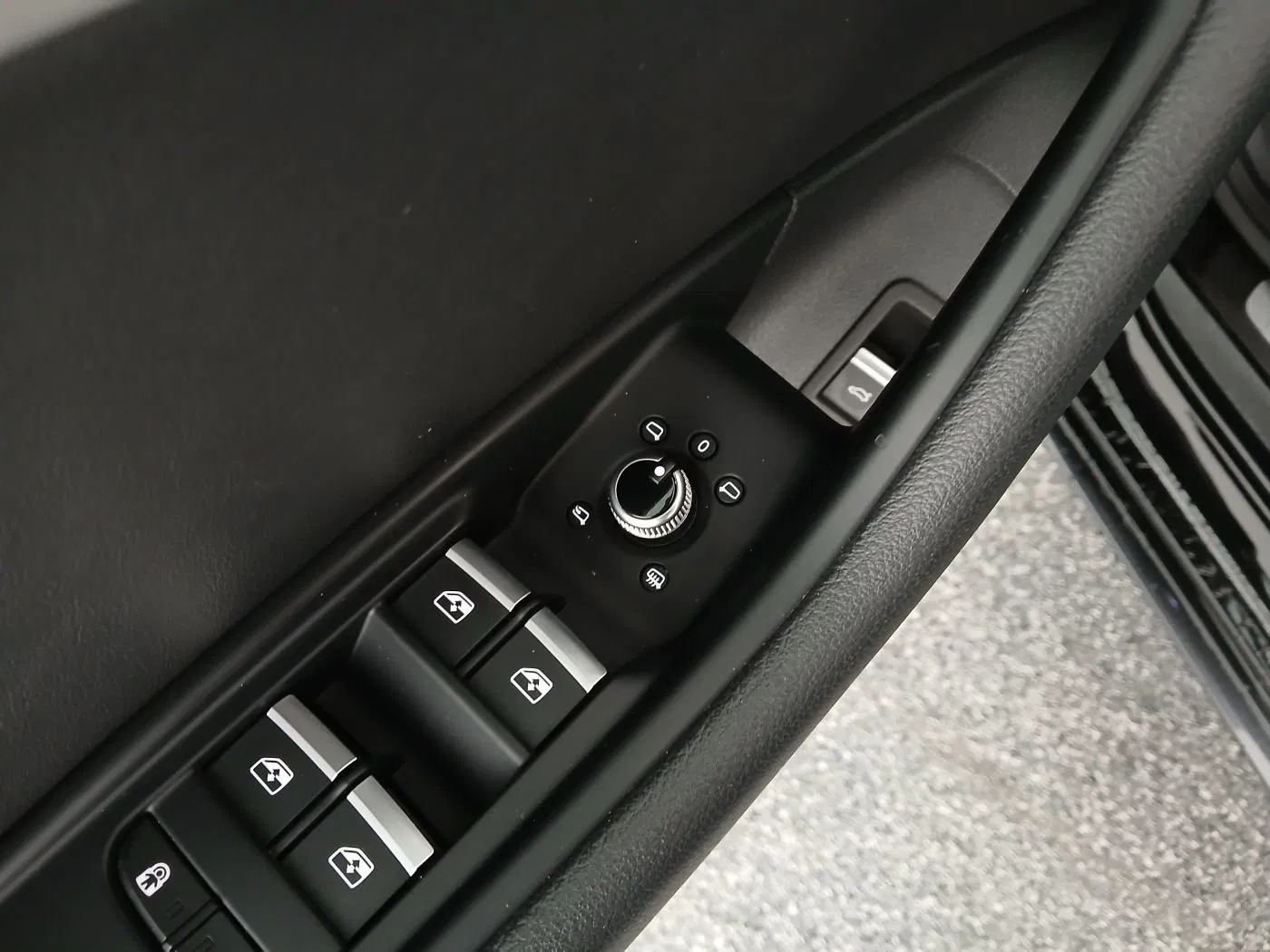 Audi A4 40 2.0 TDI advanced | Bild 11 von 29