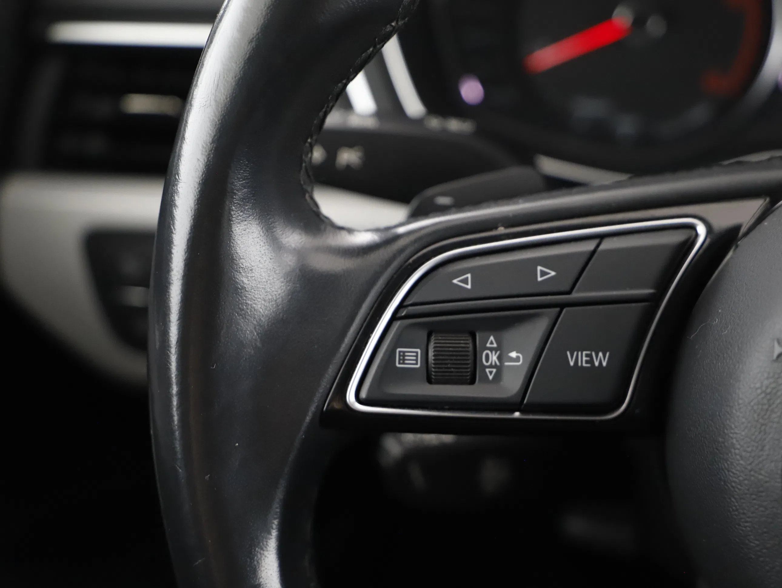 Audi A4 Avant 35 2.0 TDI | Bild 12 von 22