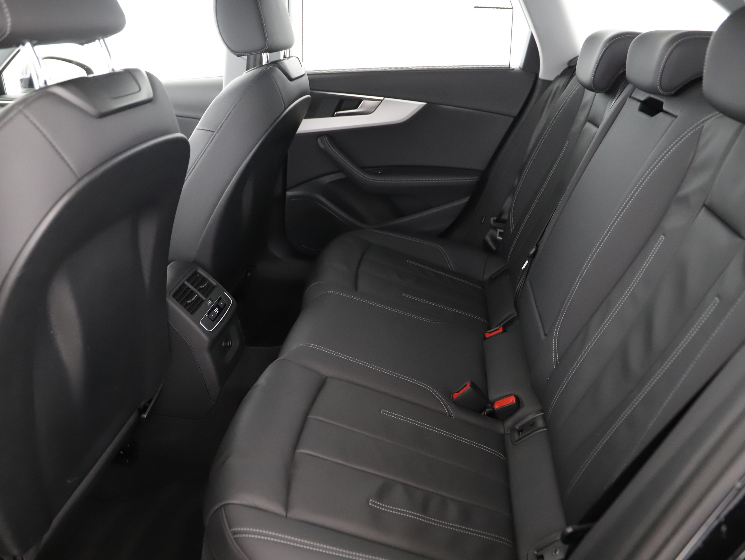 Audi A4 Avant 35 TDI Aut. | Bild 19 von 22