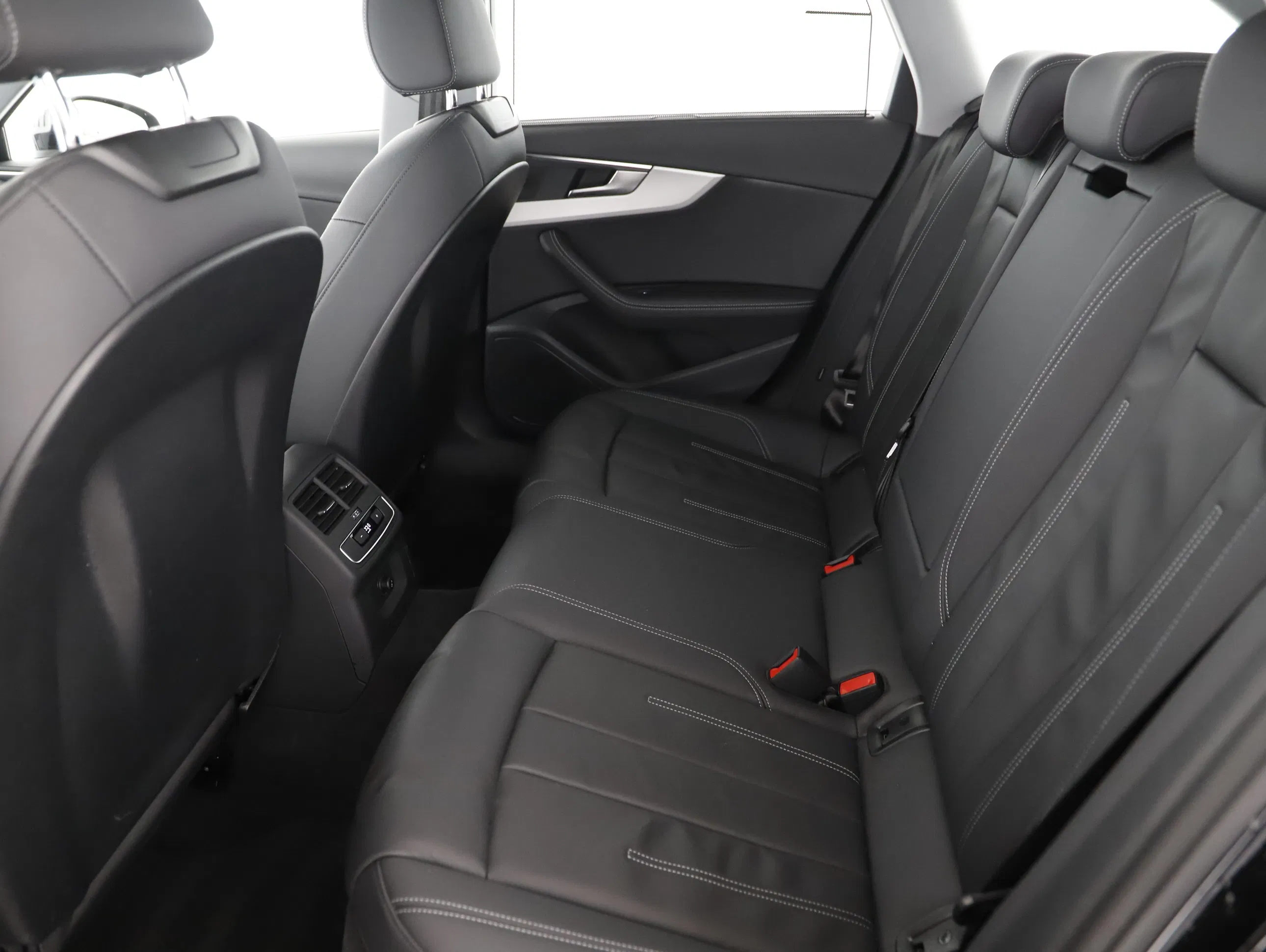 Audi A4 Avant 35 TDI Aut. | Bild 19 von 22