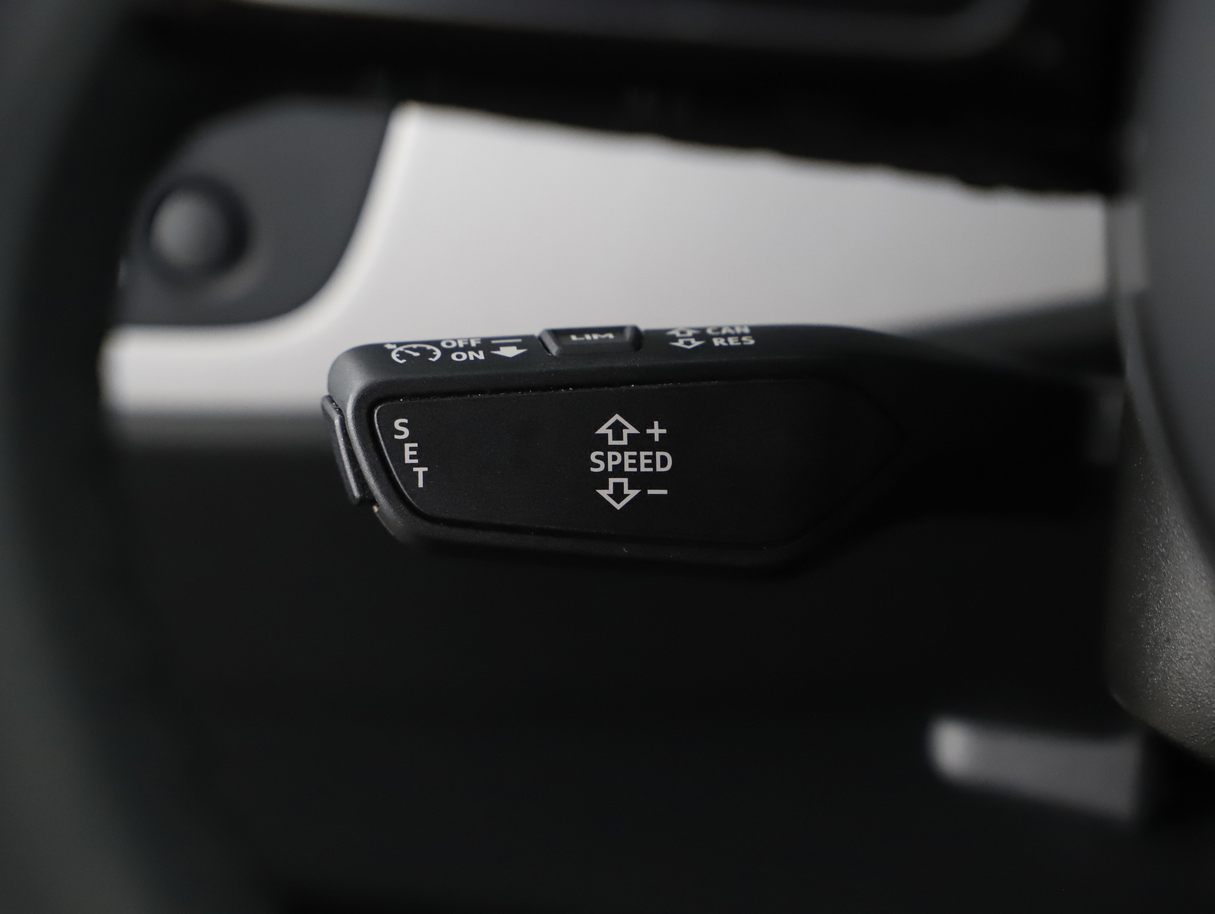 Audi A4 Avant 35 2.0 TDI | Bild 13 von 25