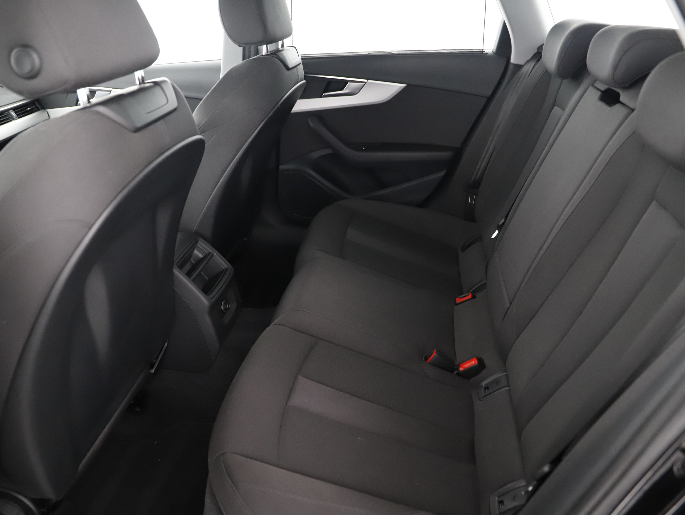 Audi A4 Avant 35 2.0 TDI | Bild 20 von 25