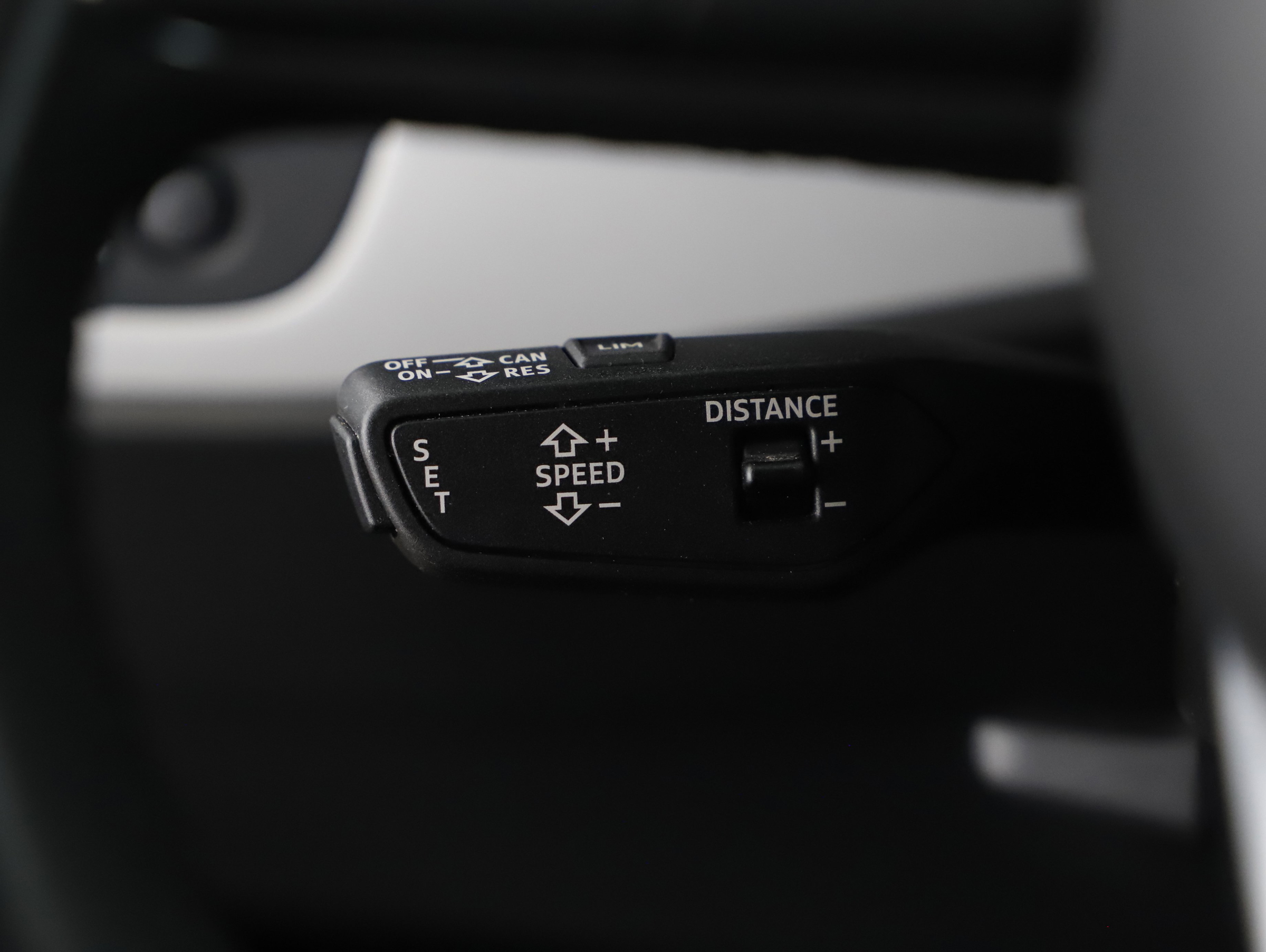 Audi A4 Avant 40 2.0 TDI S-Line | Bild 13 von 25