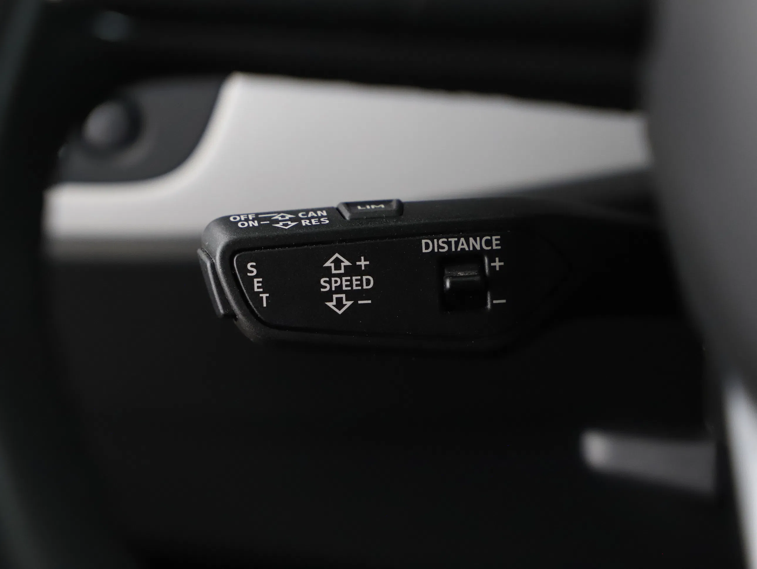 Audi A4 Avant 40 2.0 TDI S-Line | Bild 21 von 29