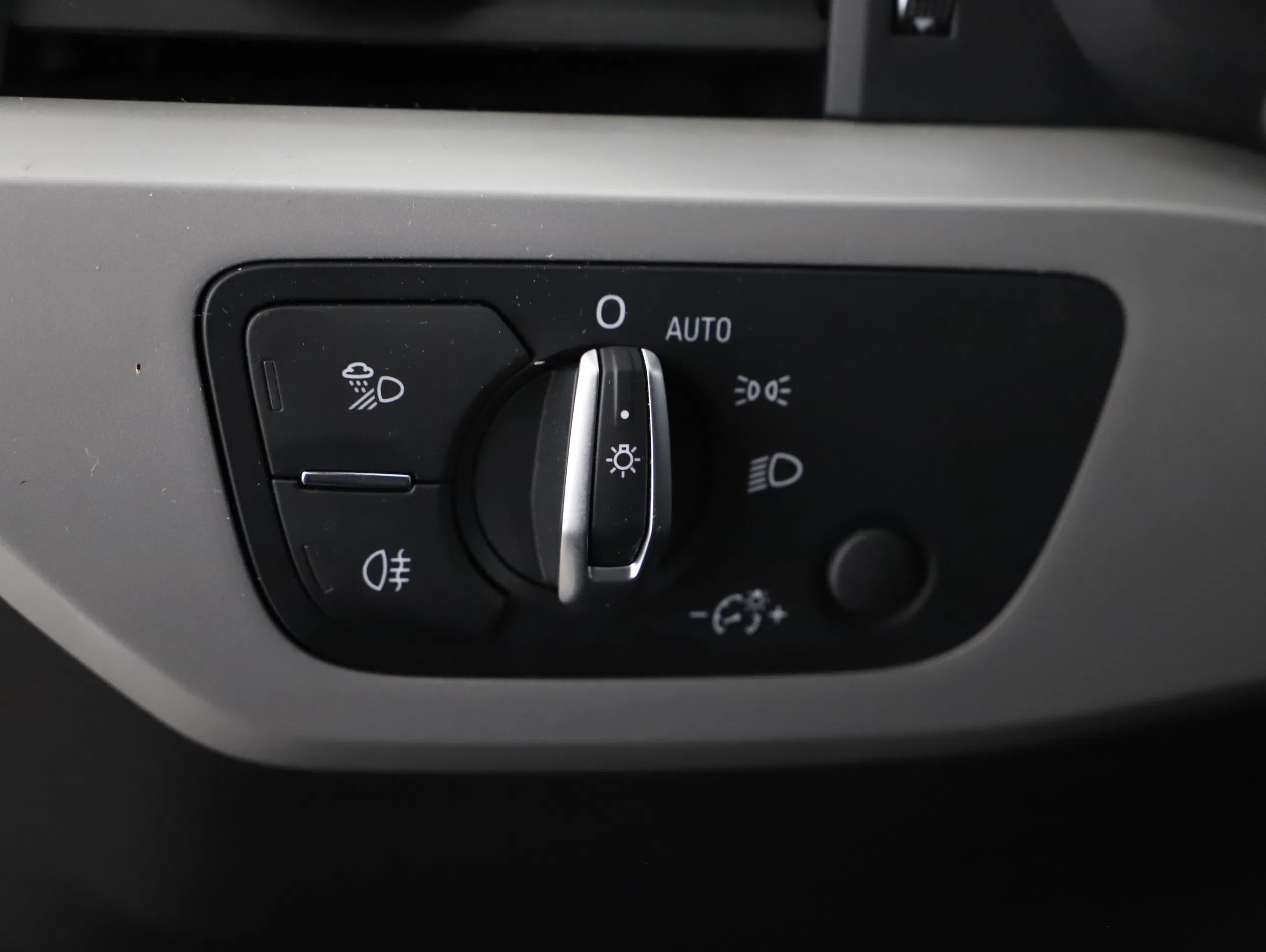 Audi A4 Avant 40 2.0 TDI S-Line | Bild 22 von 29