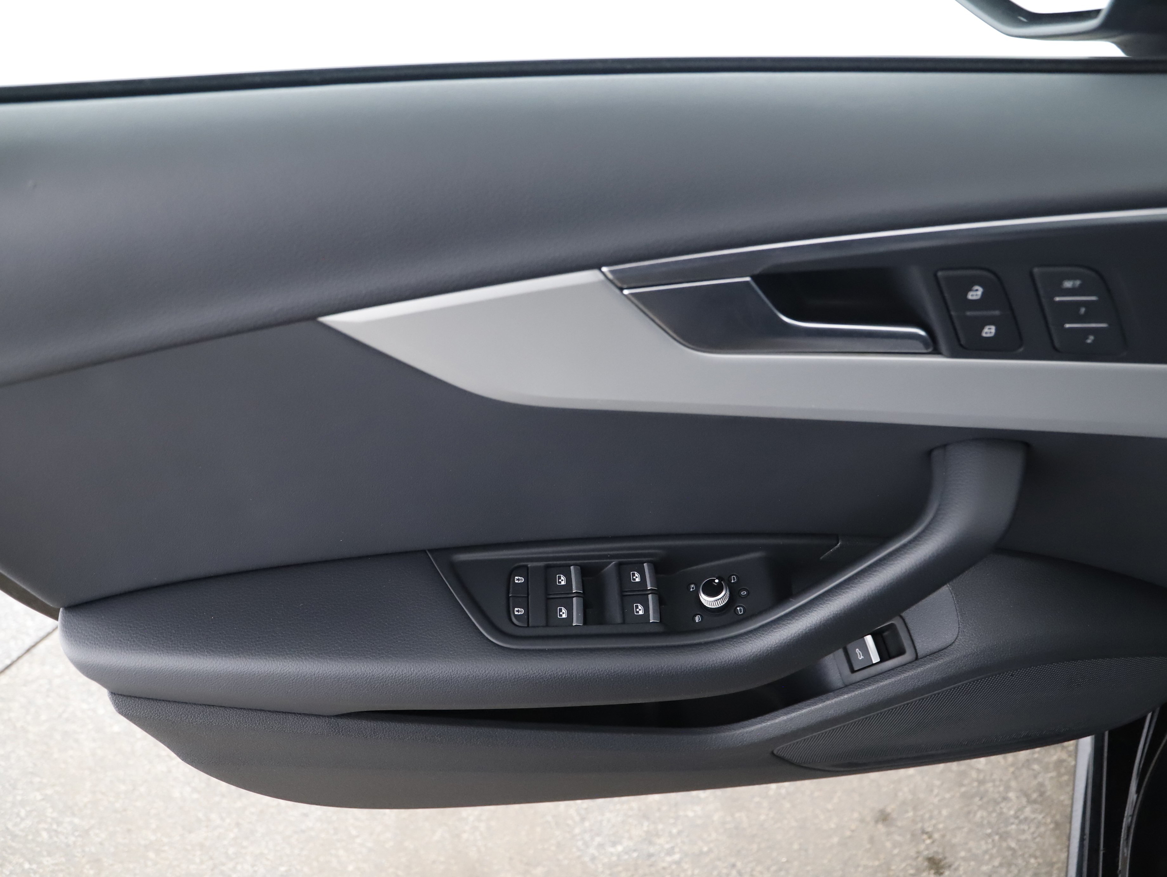 Audi A4 Avant 40 2.0 TDI S-Line | Bild 15 von 25