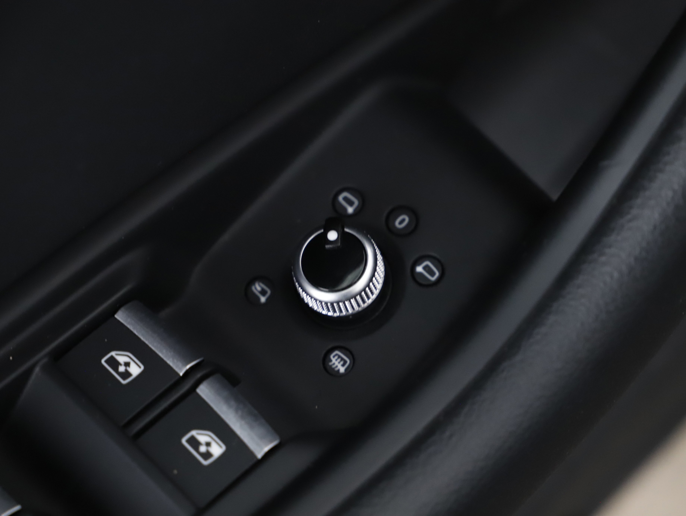 Audi A4 Avant 40 2.0 TDI S-Line | Bild 16 von 25