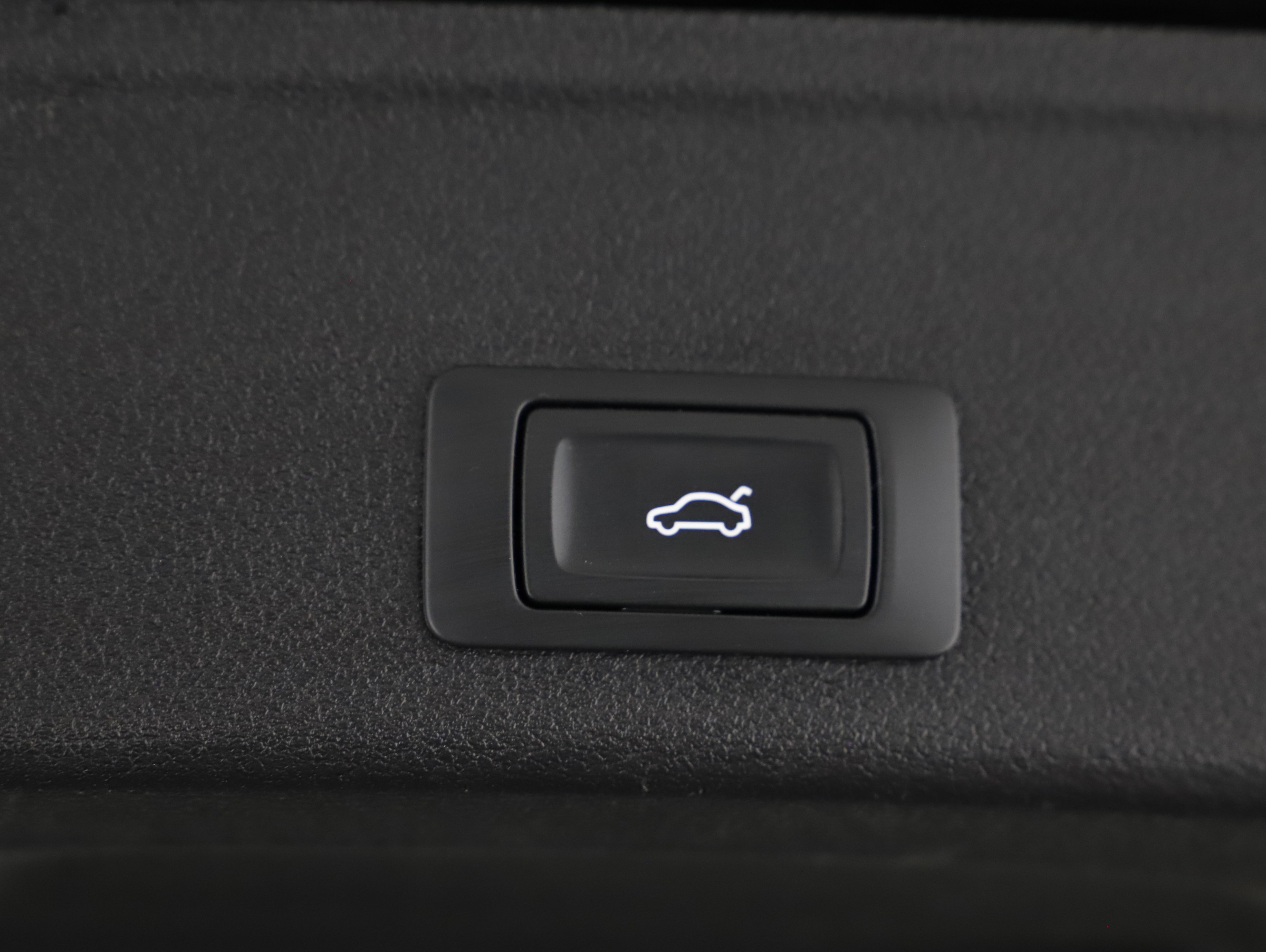 Audi A4 Avant 40 2.0 TDI S-Line | Bild 18 von 25