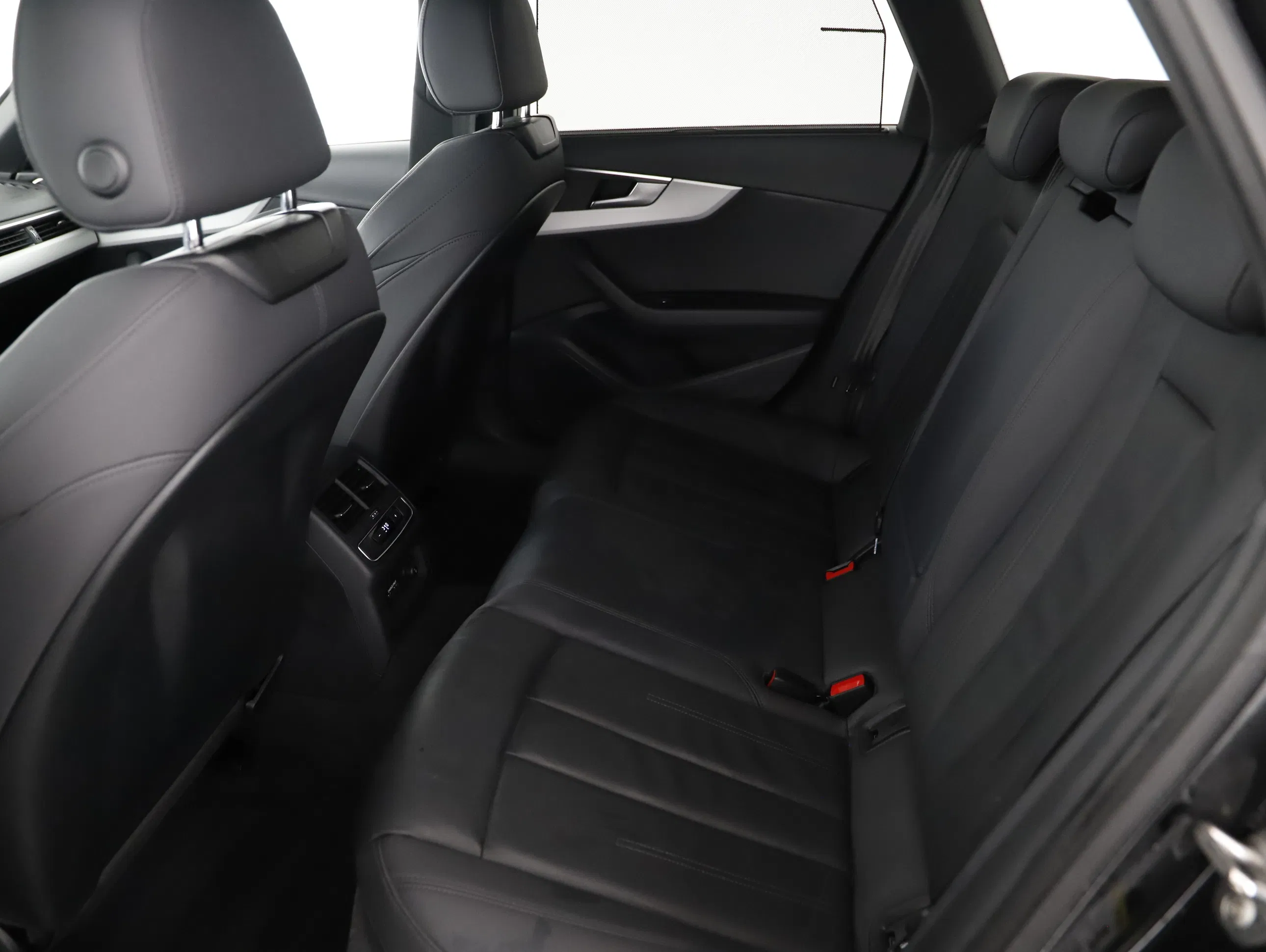 Audi A4 Avant 40 2.0 TDI S-Line | Bild 10 von 29