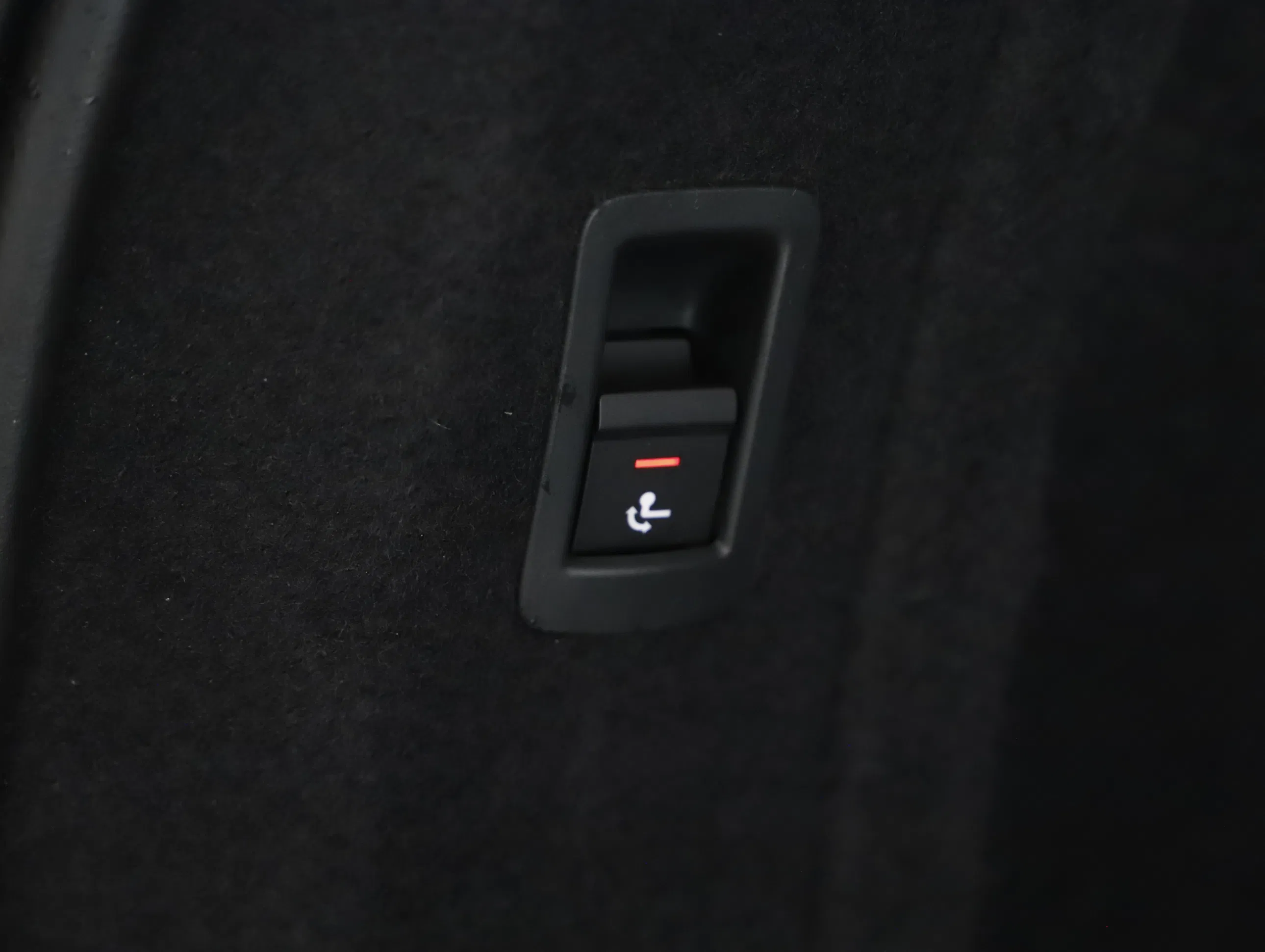 Audi A4 Avant 40 2.0 TDI S-Line | Bild 27 von 29