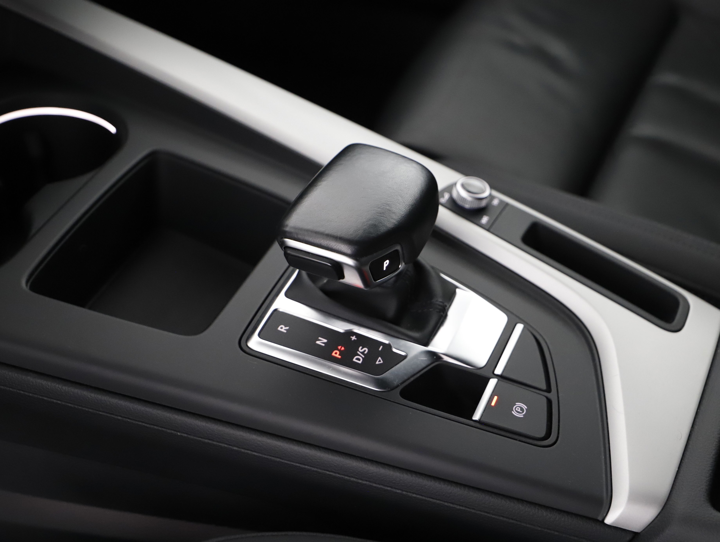 Audi A4 Avant 40 2.0 TDI S-Line | Bild 5 von 25