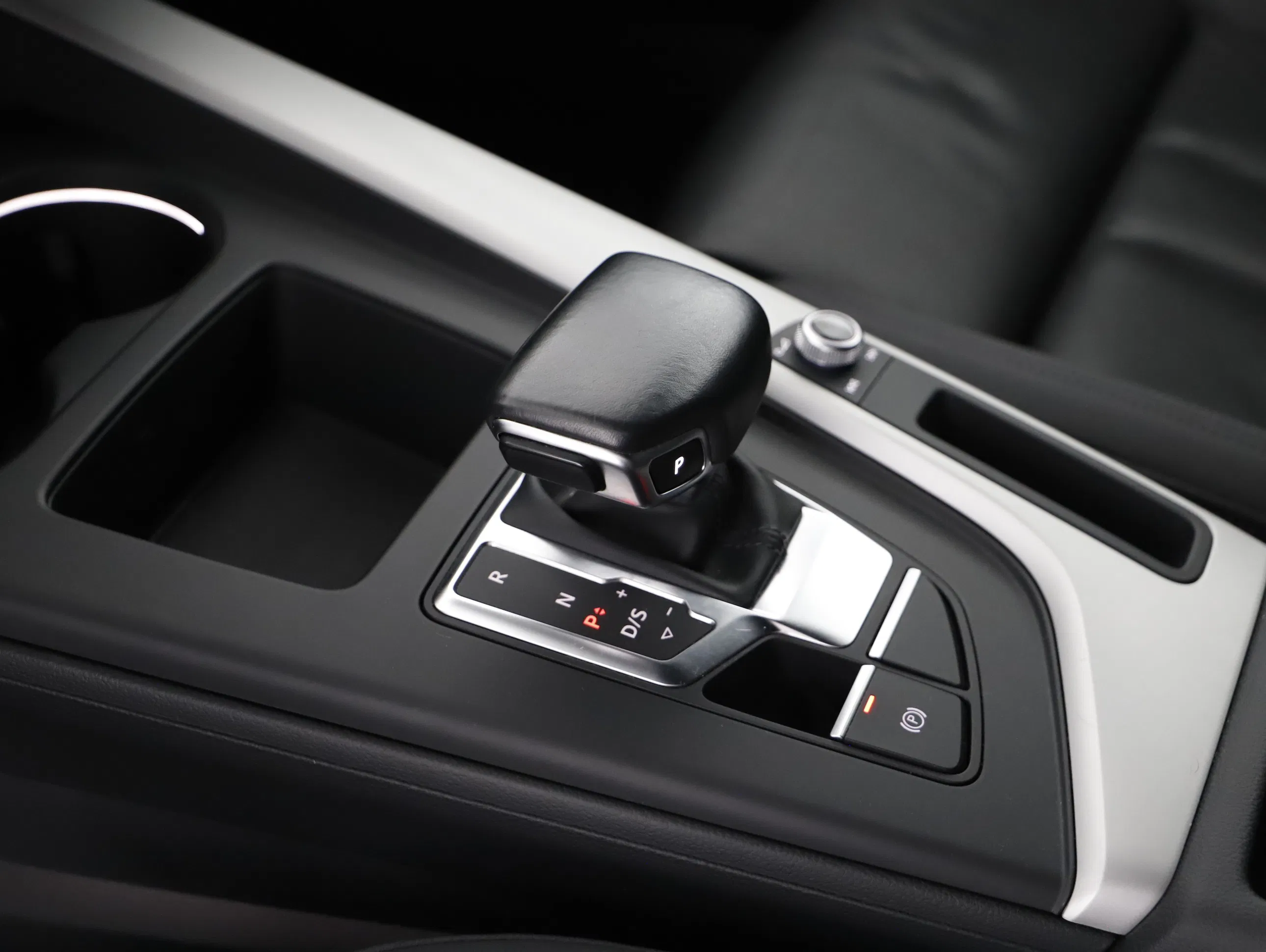 Audi A4 Avant 40 2.0 TDI S-Line | Bild 13 von 29