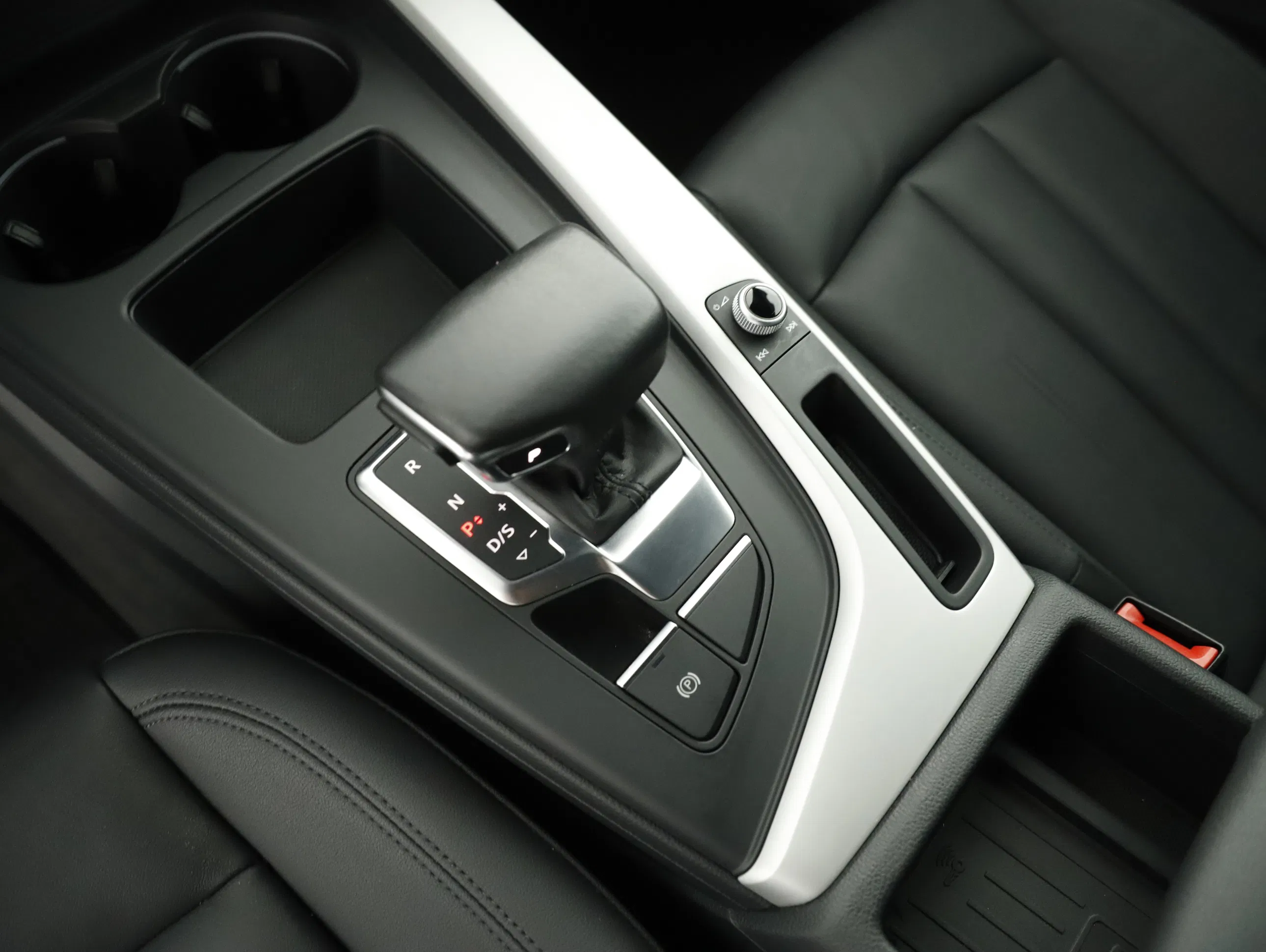 Audi A4 Avant 35 2.0 TFSI advanced | Bild 13 von 31