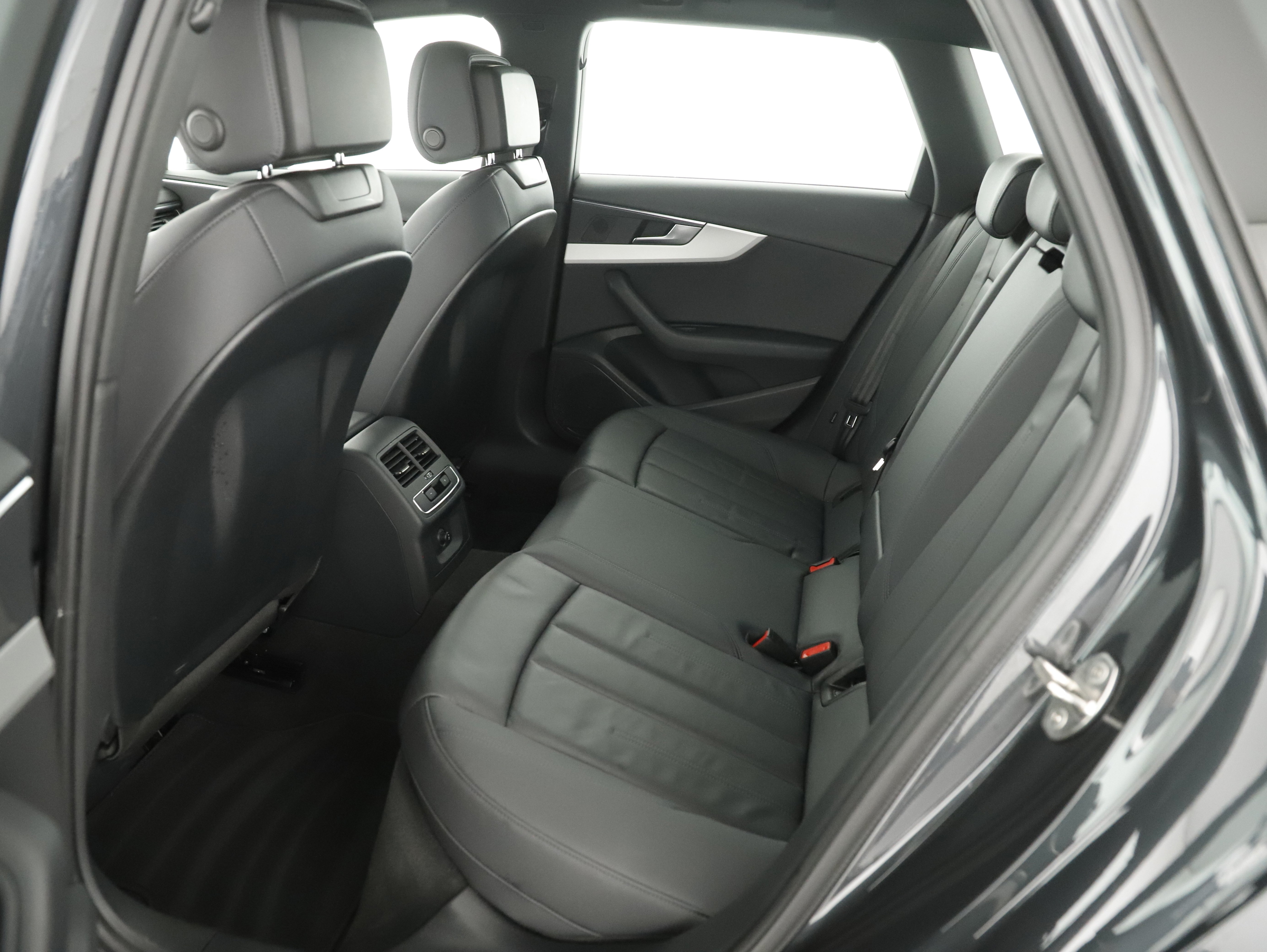 Audi A4 Avant 35 2.0 TFSI advanced | Bild 15 von 31