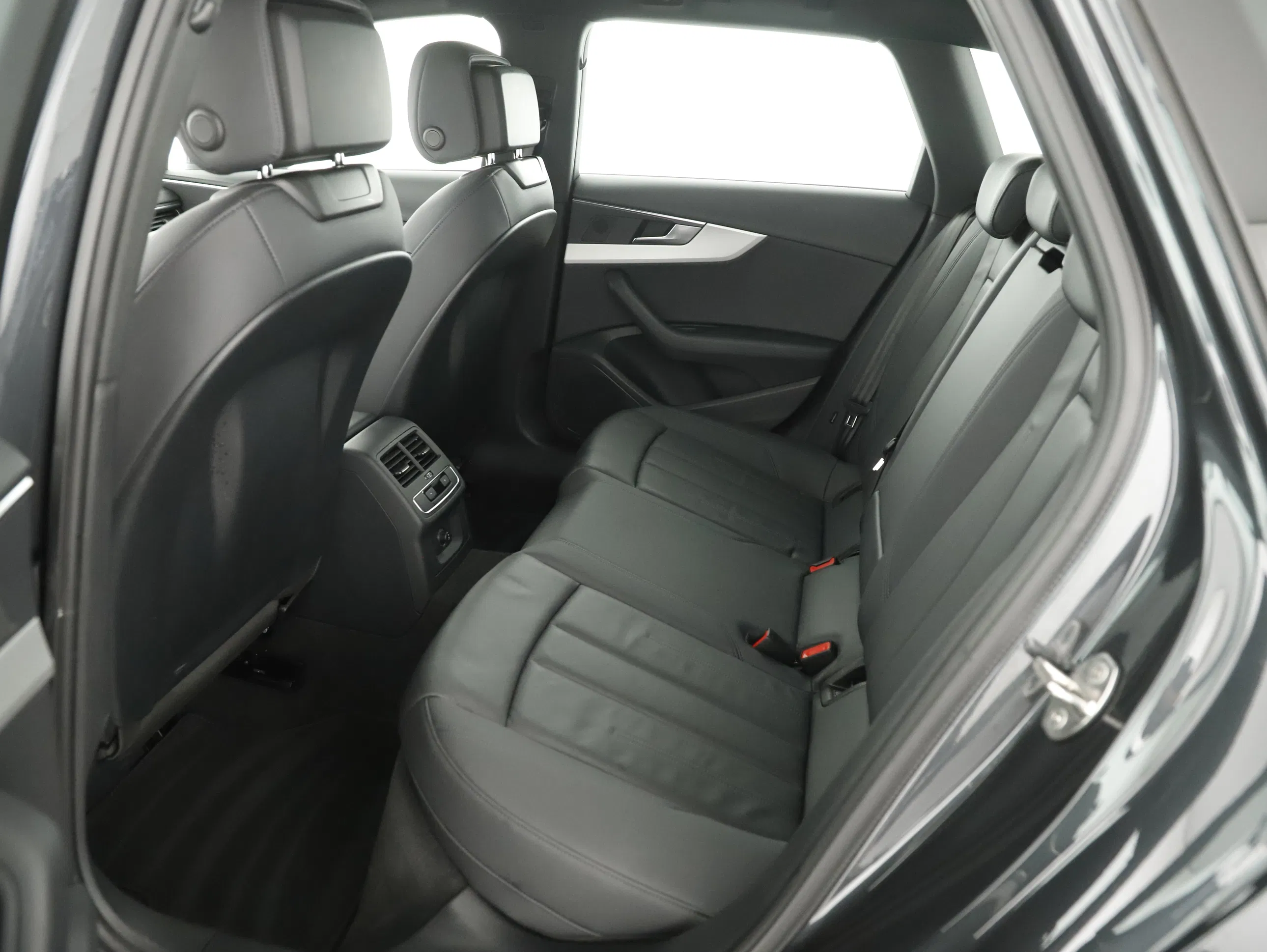 Audi A4 Avant 35 2.0 TFSI advanced | Bild 15 von 31