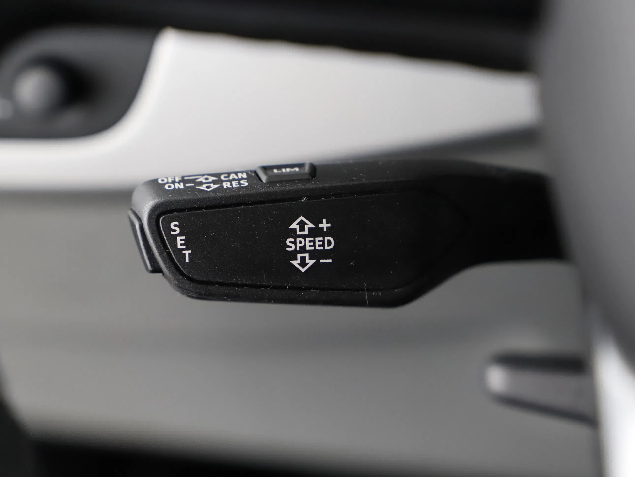 Audi A4 Avant 30 2.0 TDI | Bild 13 von 22