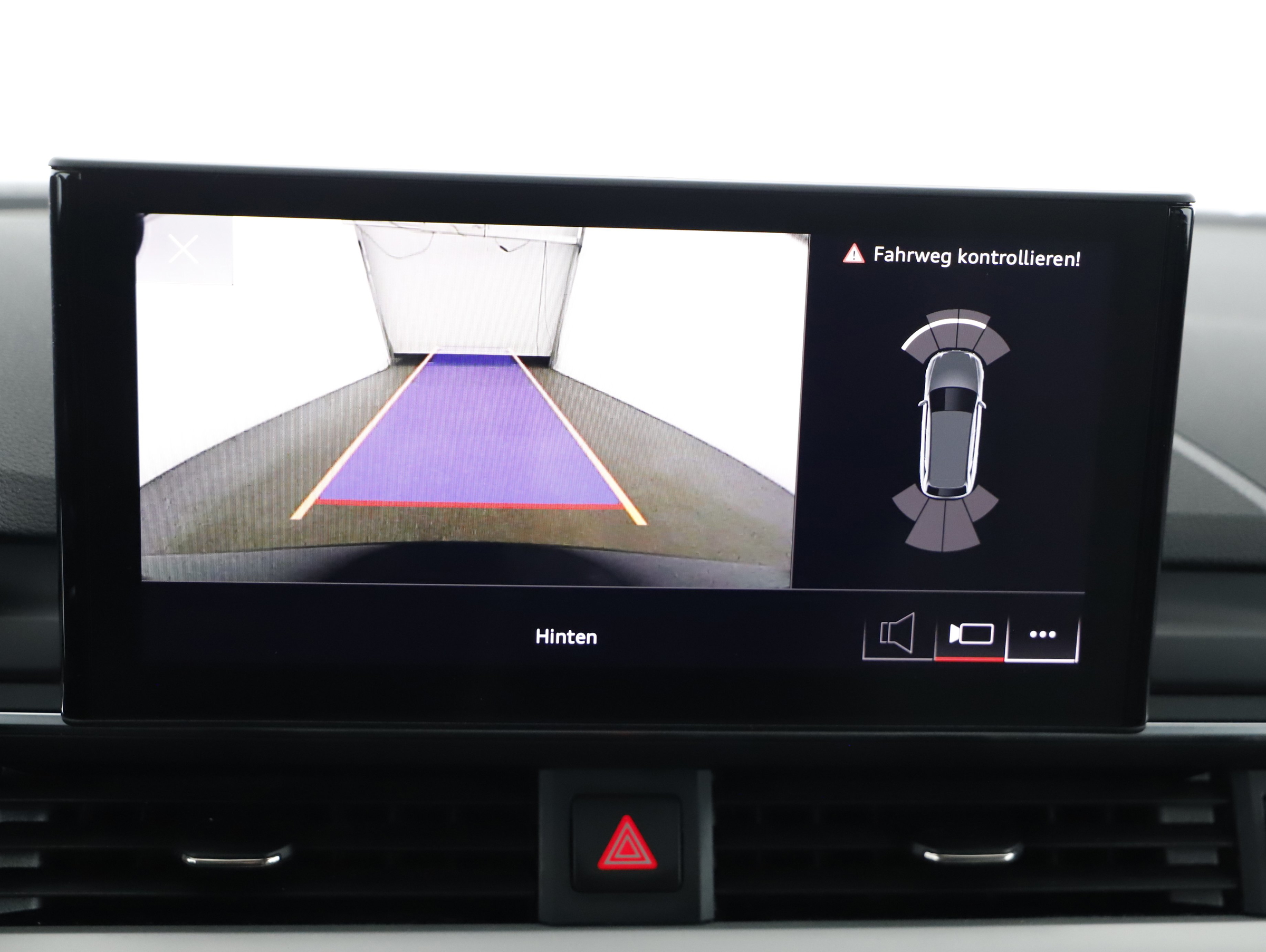 Audi A4 Avant 30 2.0 TDI | Bild 9 von 22