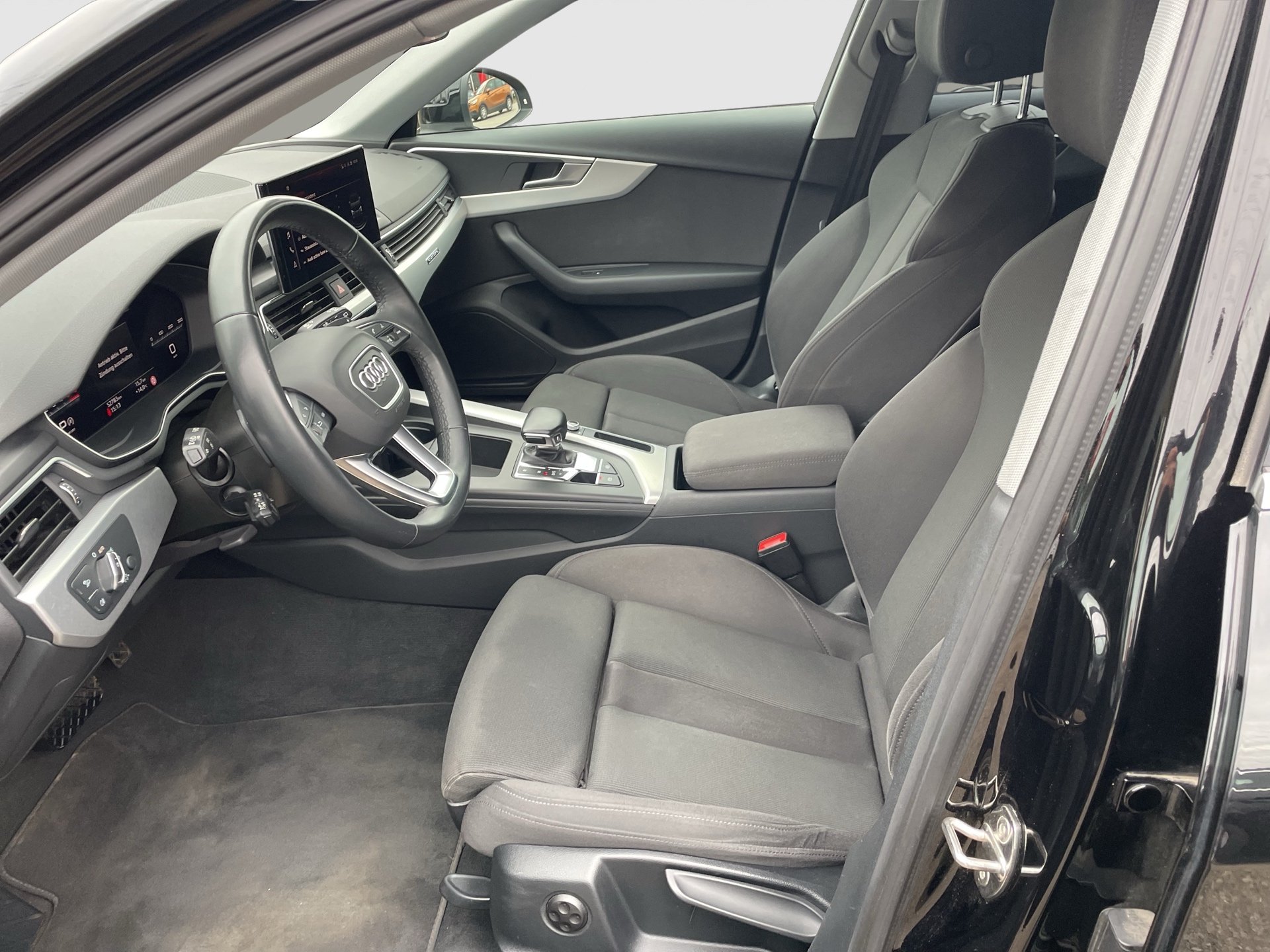 Audi A4 Avant 40 2.0 TDI quattro advanced | Bild 11 von 27