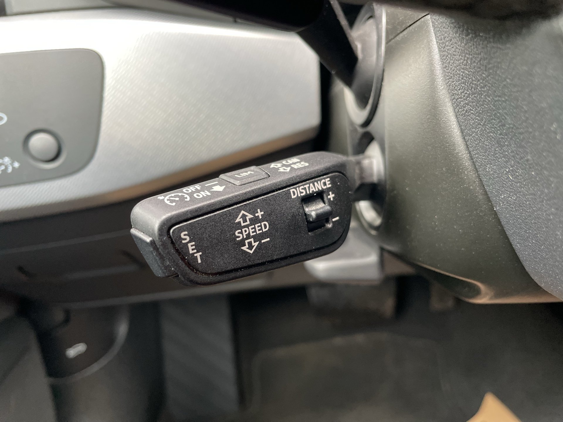 Audi A4 Avant 40 2.0 TDI quattro advanced | Bild 17 von 27