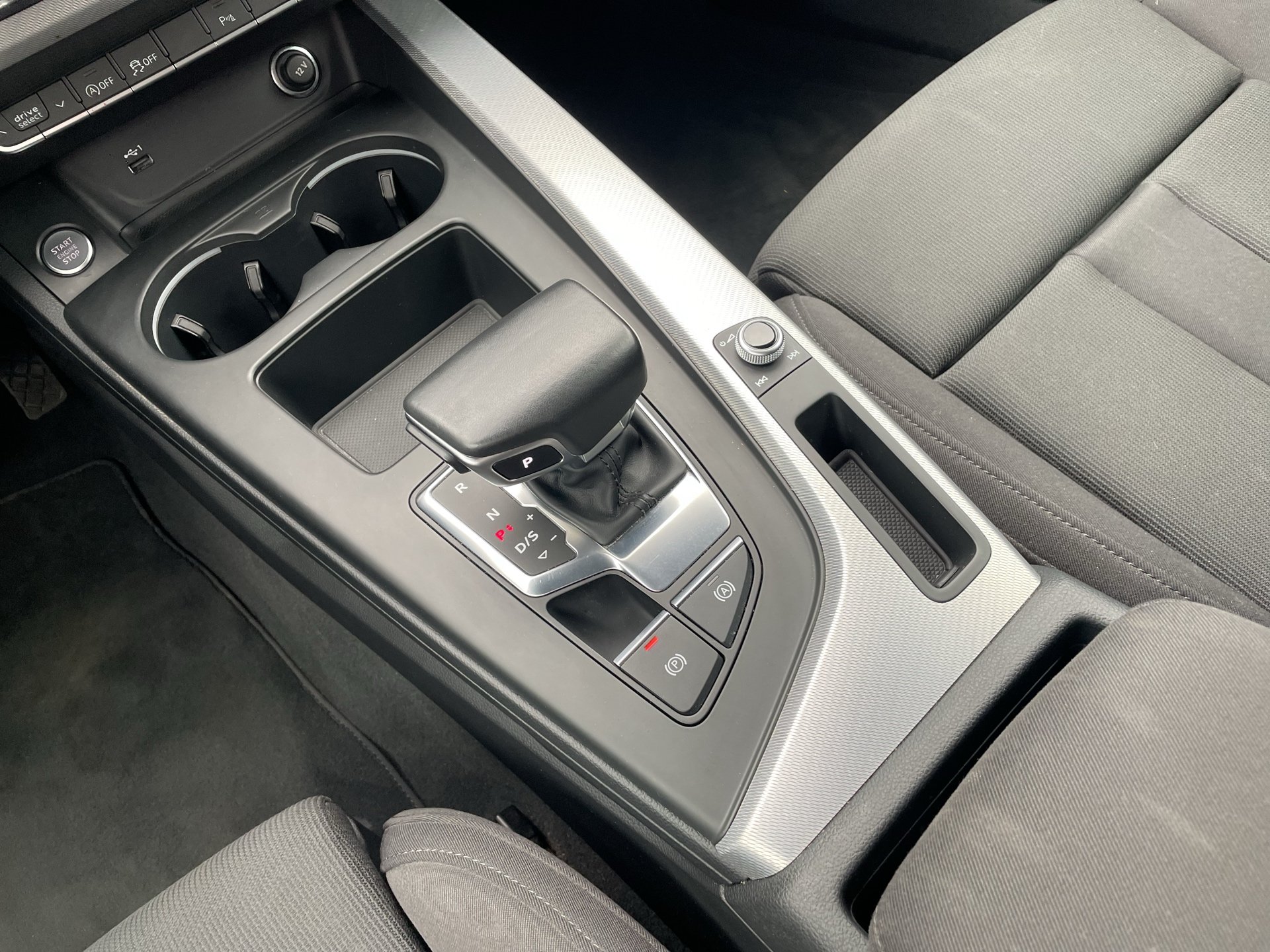 Audi A4 Avant 40 2.0 TDI quattro advanced | Bild 22 von 27