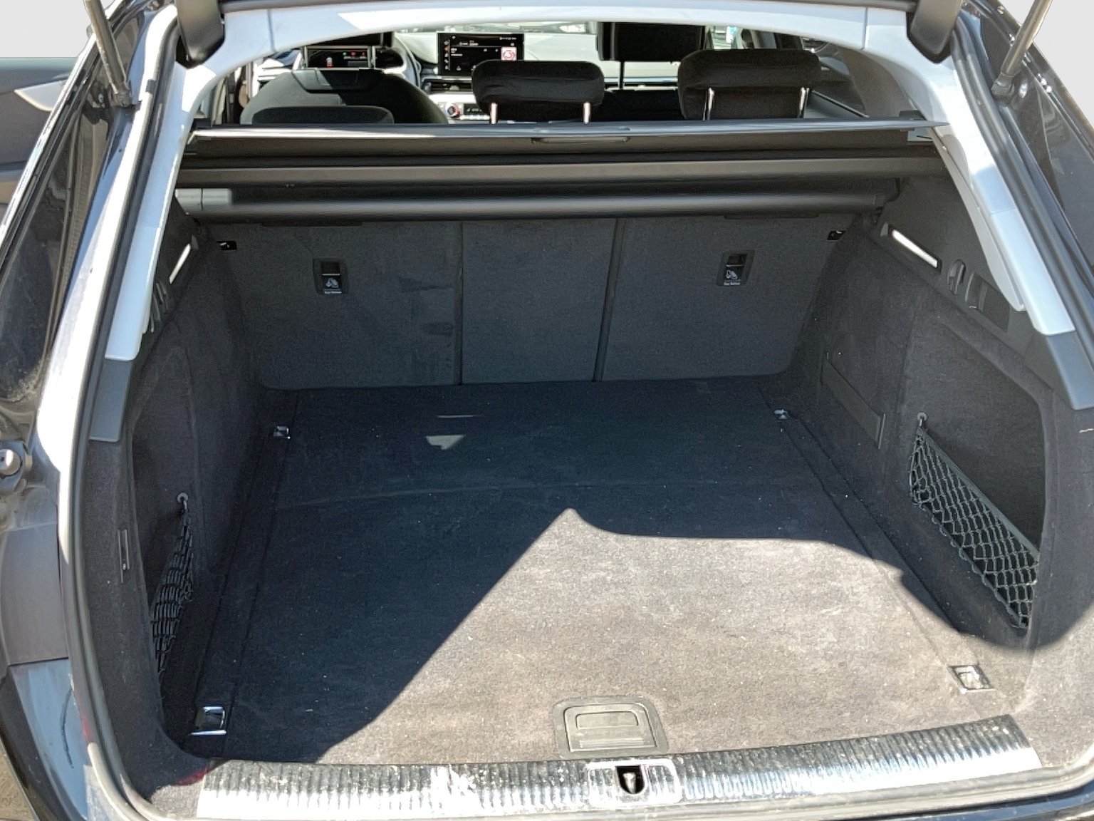 Audi A4 Avant 40 2.0 TDI quattro advanced | Bild 25 von 27