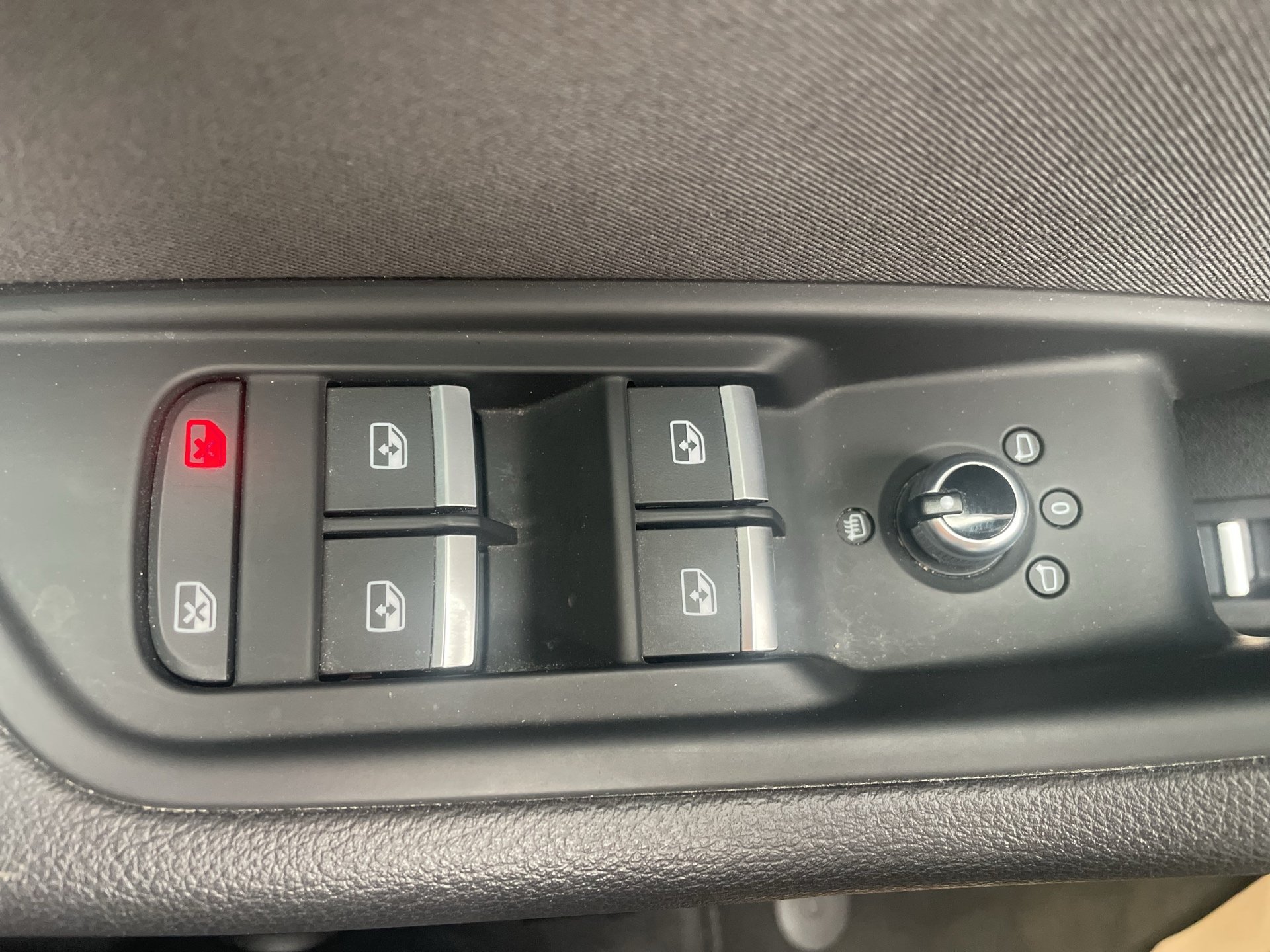 Audi A4 Avant 40 2.0 TDI quattro advanced | Bild 9 von 27