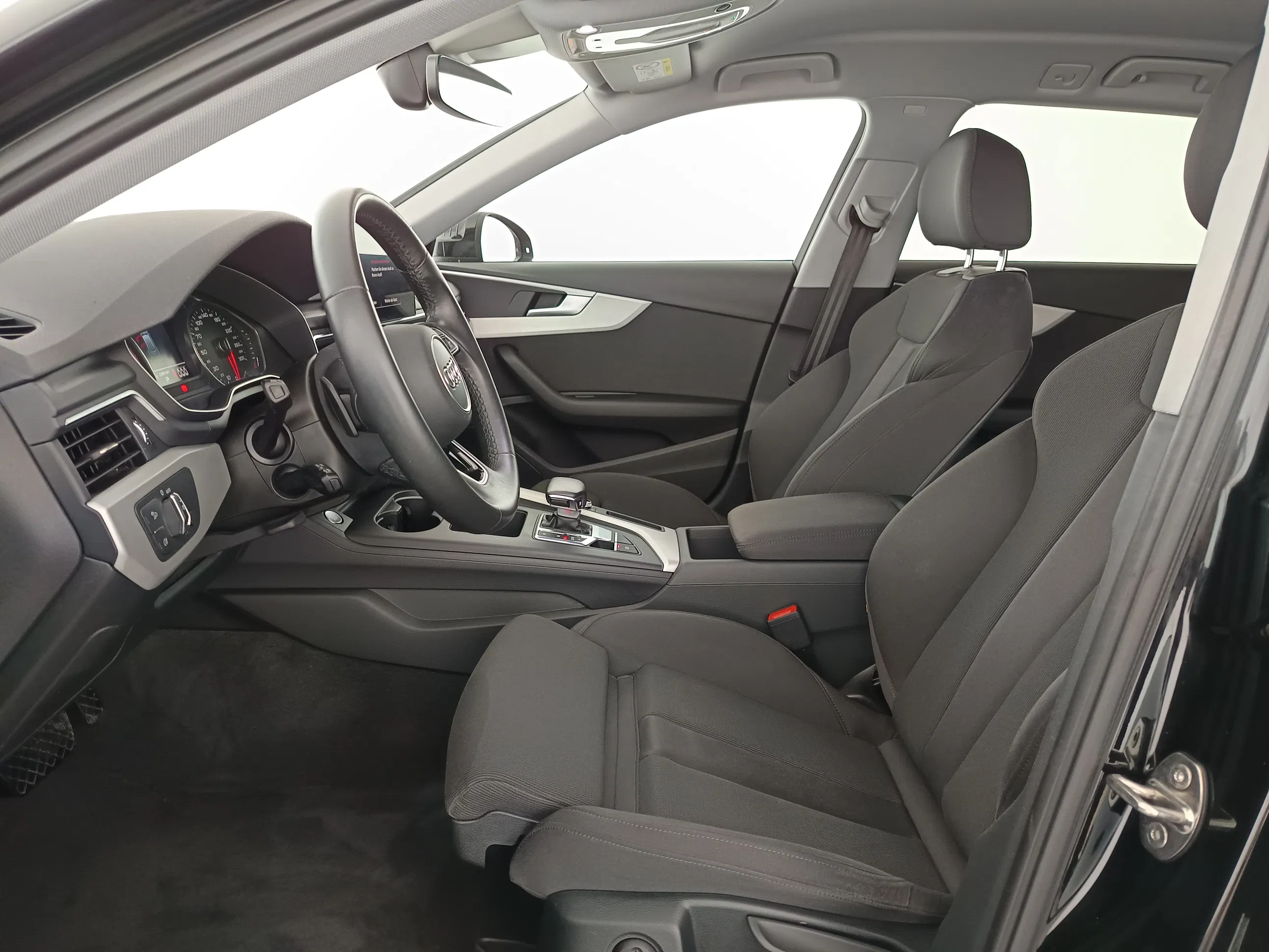 Audi A4 Avant 40 2.0 TDI advanced | Bild 14 von 31