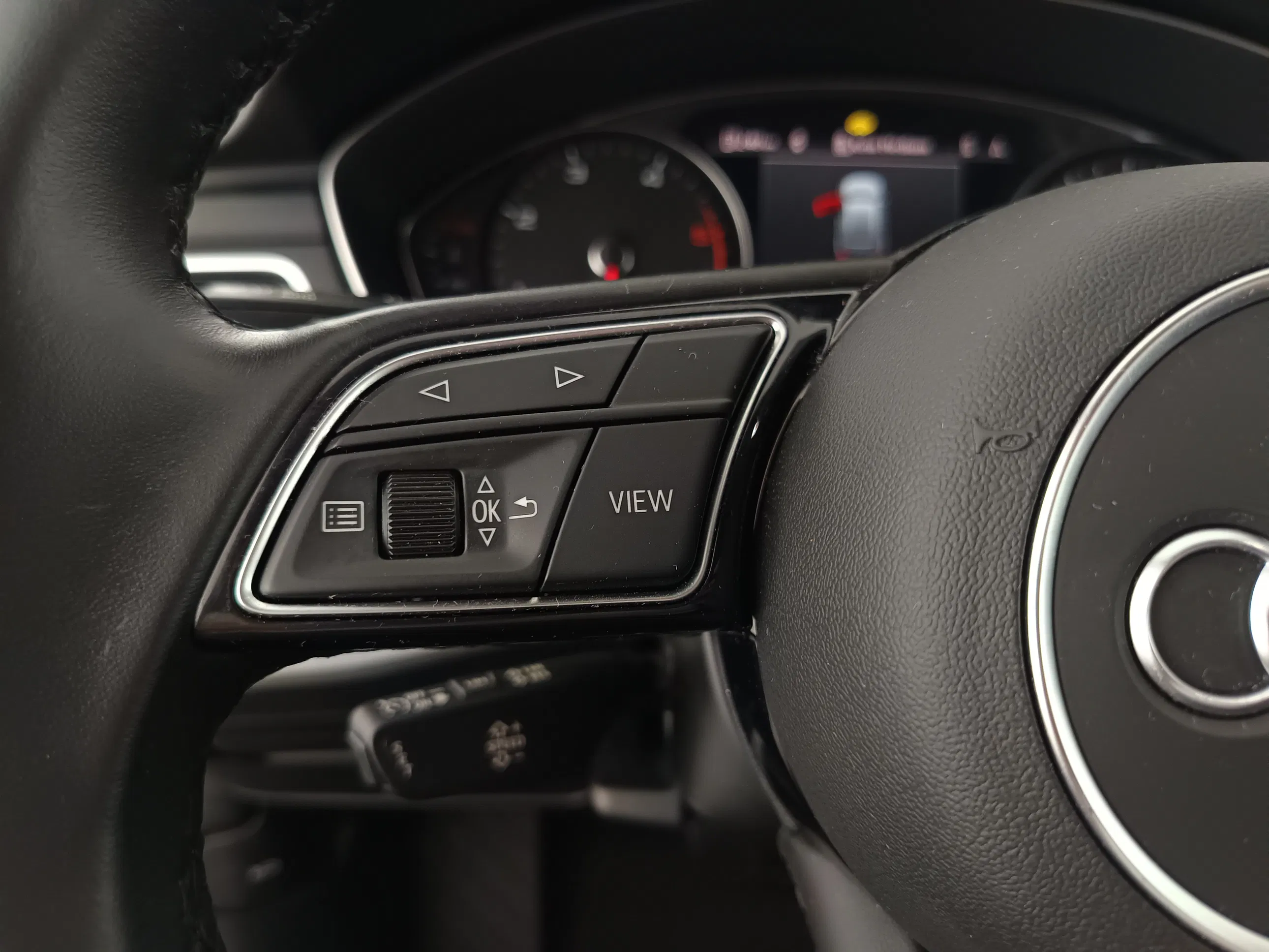 Audi A4 Avant 40 2.0 TDI advanced | Bild 17 von 31