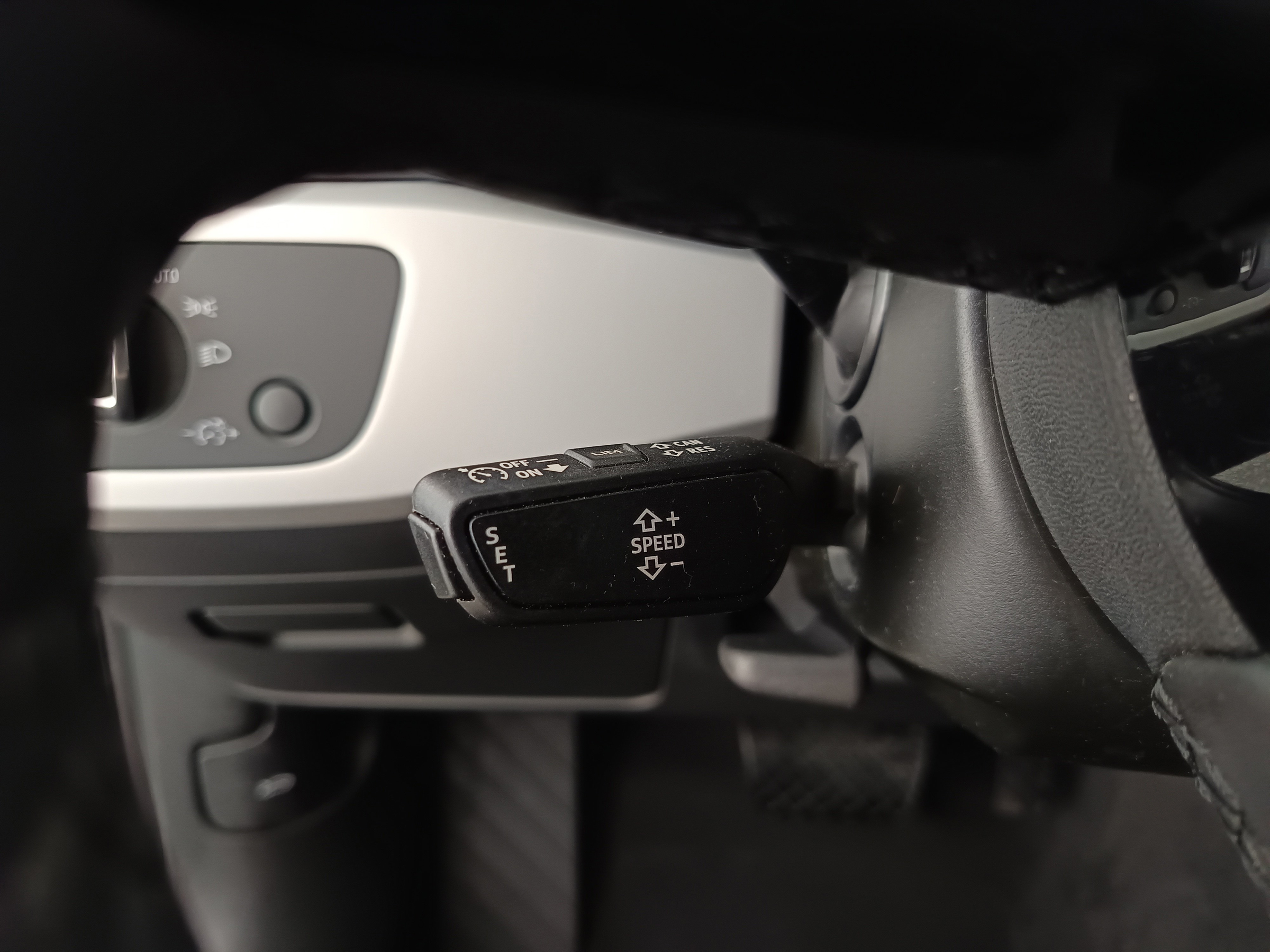 Audi A4 Avant 40 2.0 TDI advanced | Bild 19 von 31