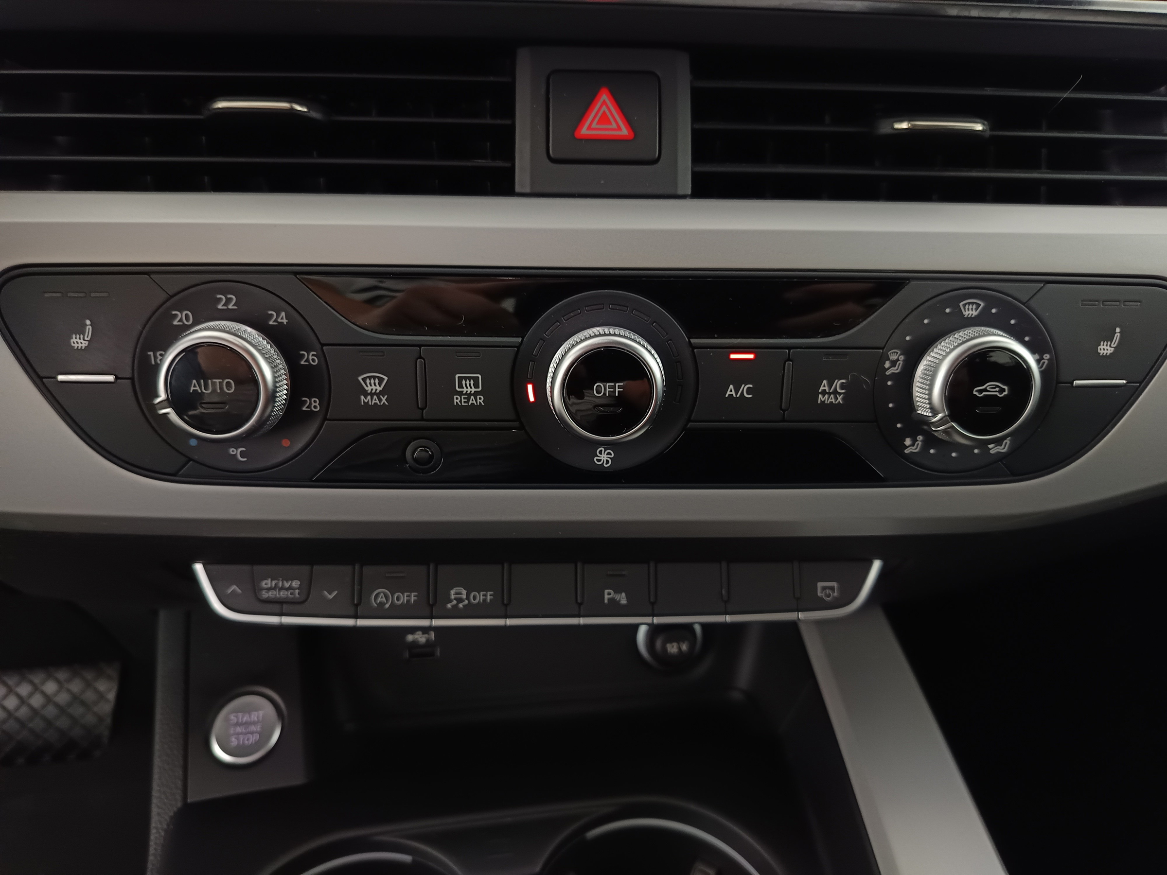 Audi A4 Avant 40 2.0 TDI advanced | Bild 28 von 31