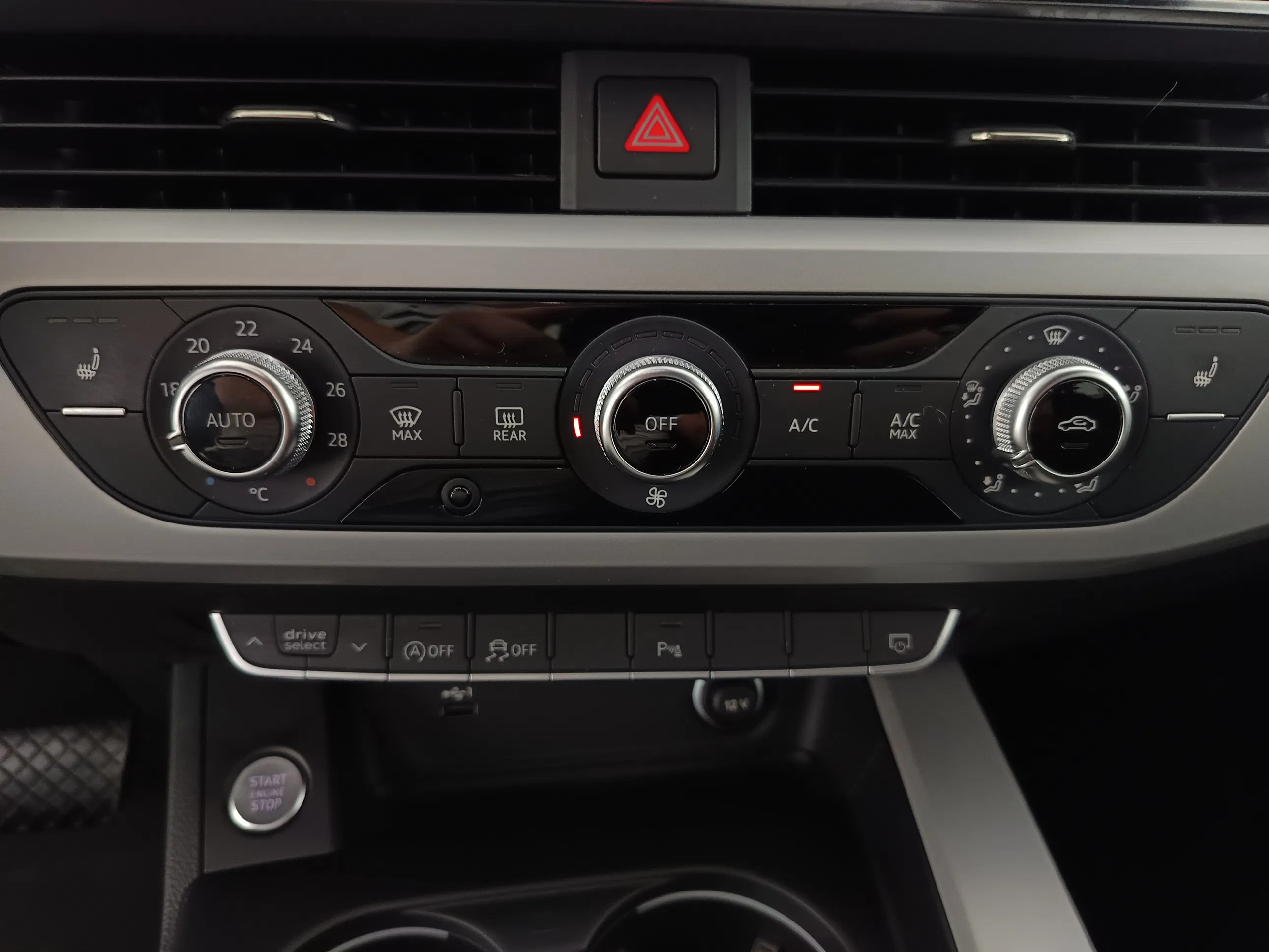 Audi A4 Avant 40 2.0 TDI advanced | Bild 28 von 31