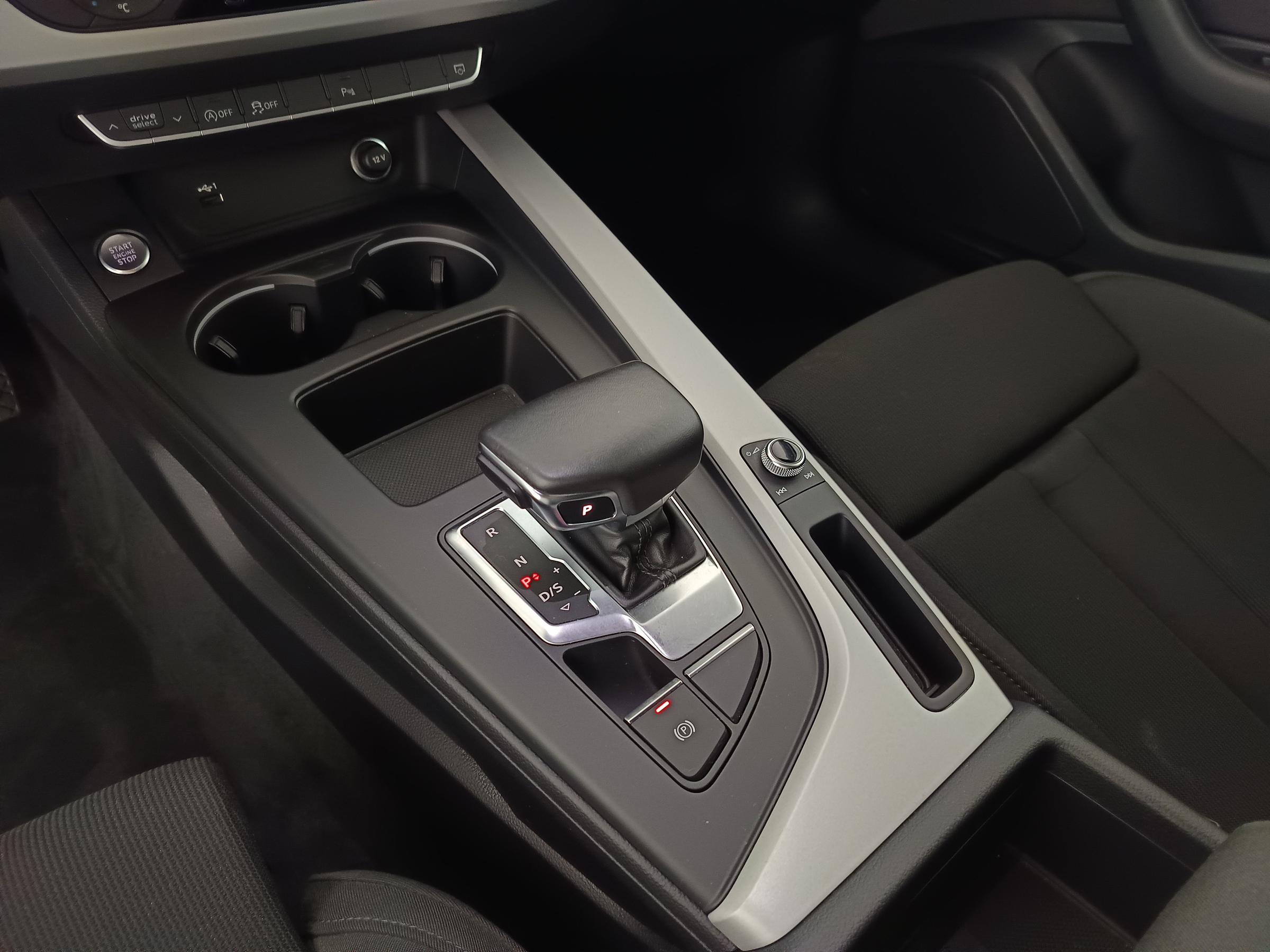 Audi A4 Avant 40 2.0 TDI advanced | Bild 29 von 31