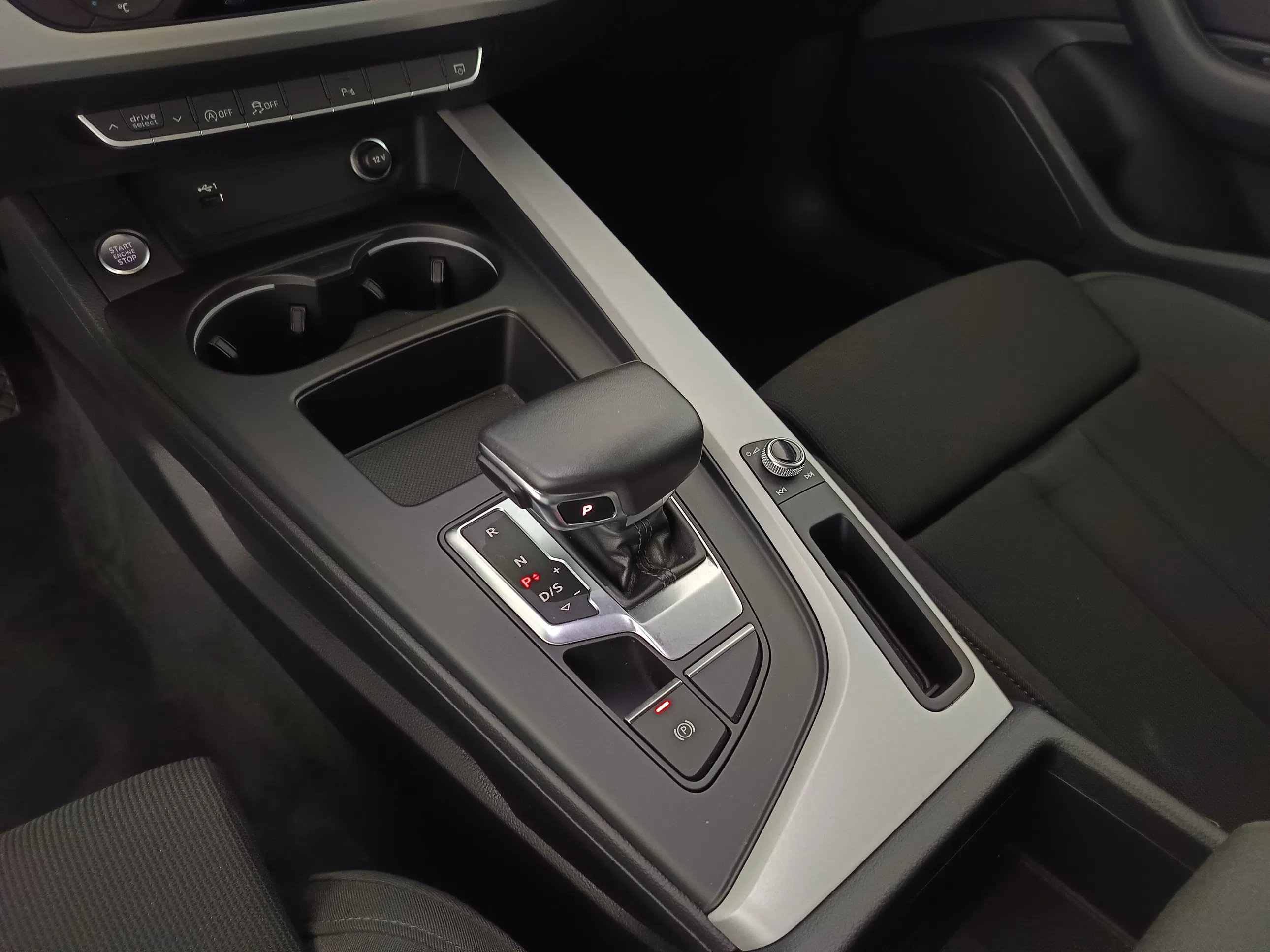 Audi A4 Avant 40 2.0 TDI advanced | Bild 29 von 31