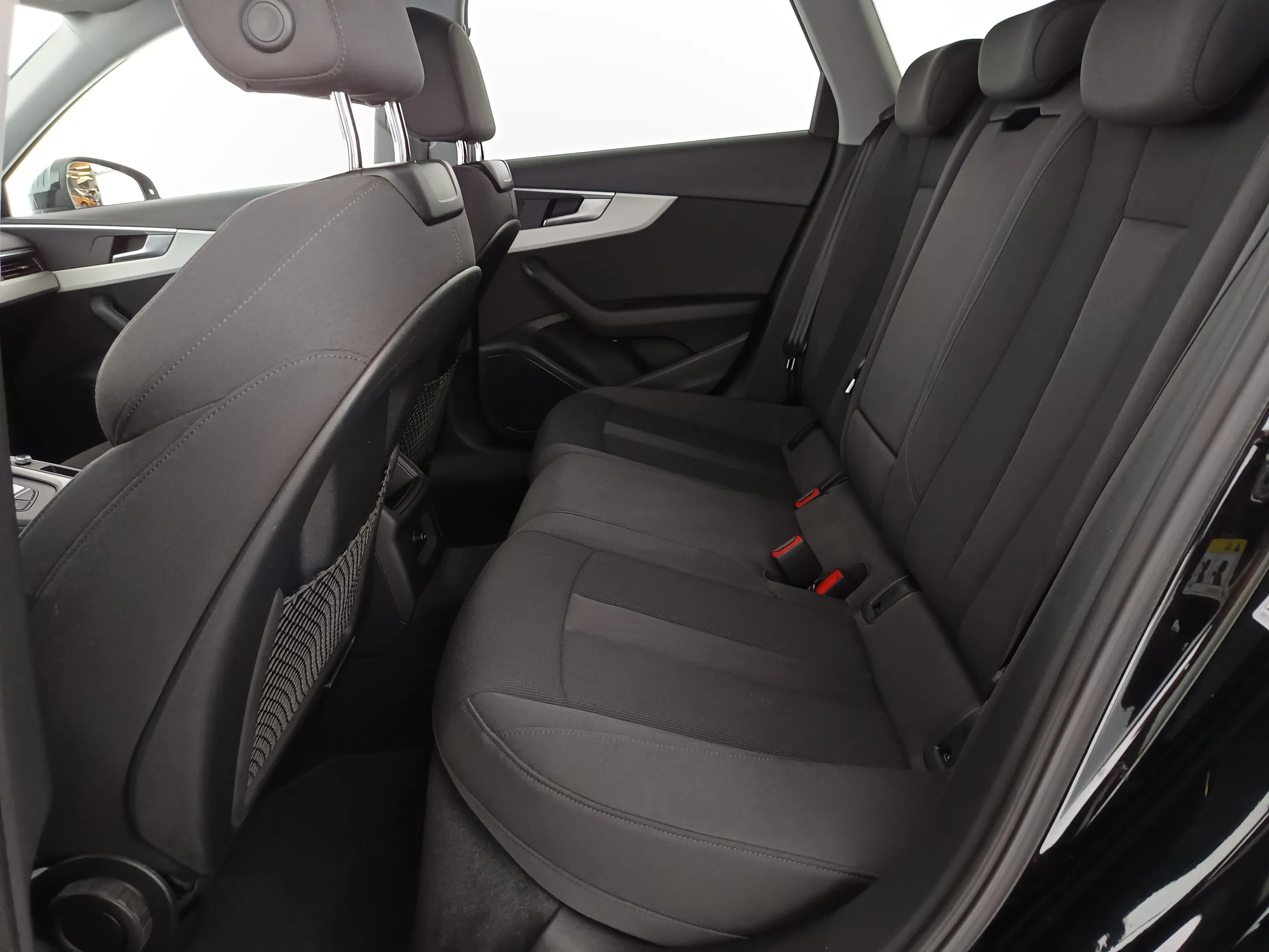 Audi A4 Avant 40 2.0 TDI advanced | Bild 30 von 31