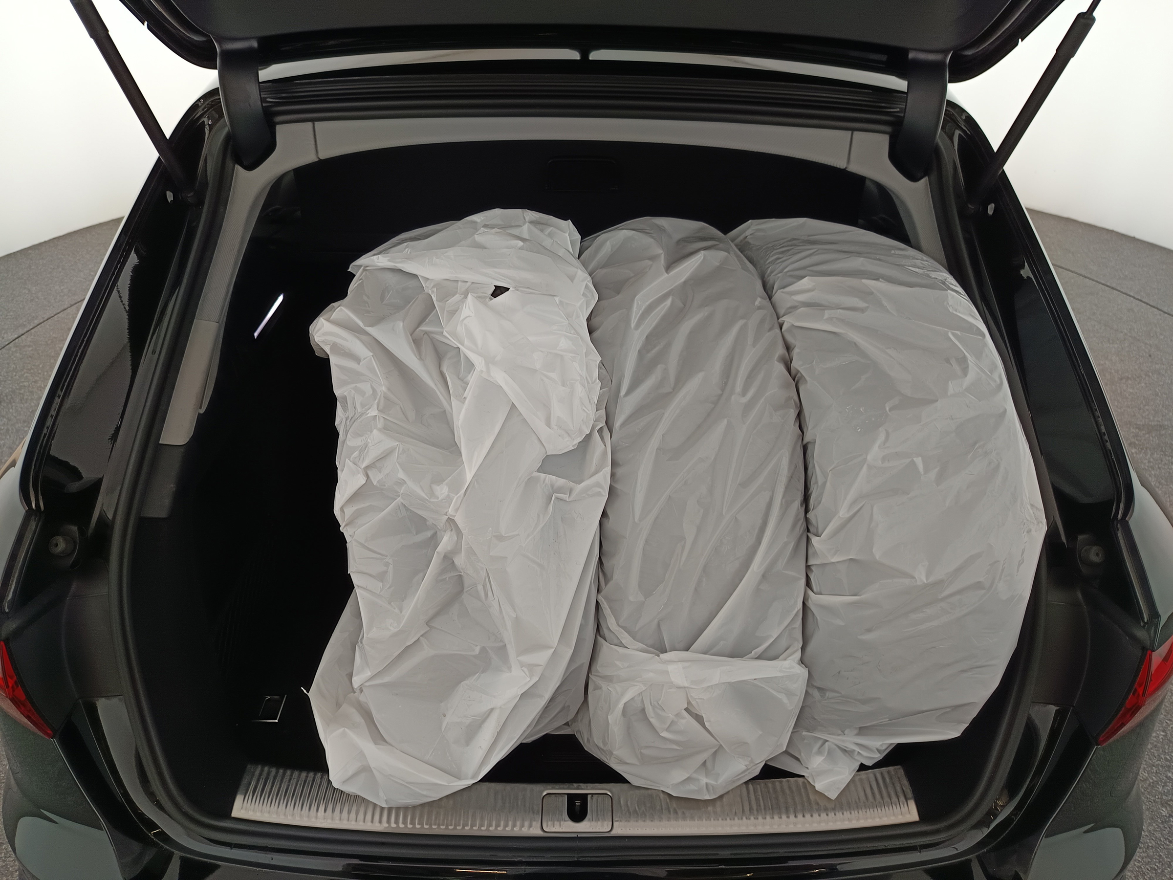 Audi A4 Avant 40 2.0 TDI advanced | Bild 31 von 31