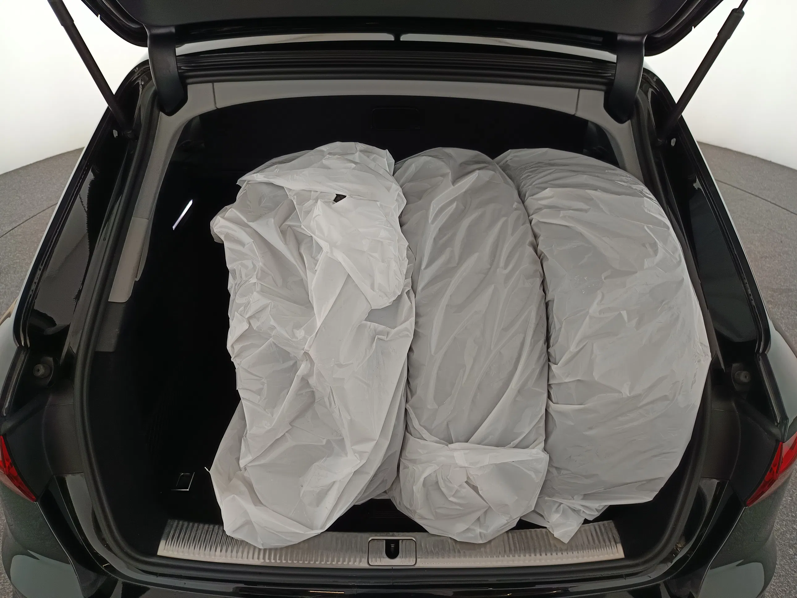 Audi A4 Avant 40 2.0 TDI advanced | Bild 31 von 31