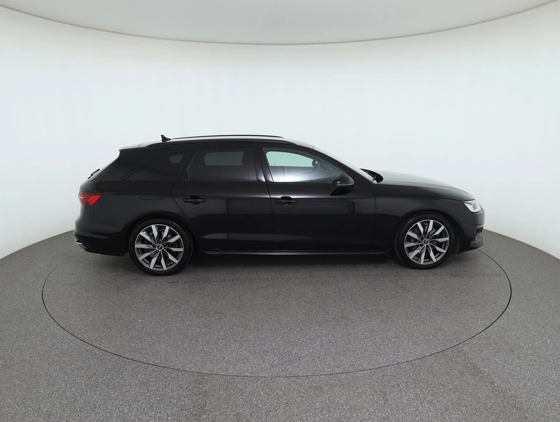 Audi A4 Avant 40 2.0 TDI advanced | Bild 5 von 31