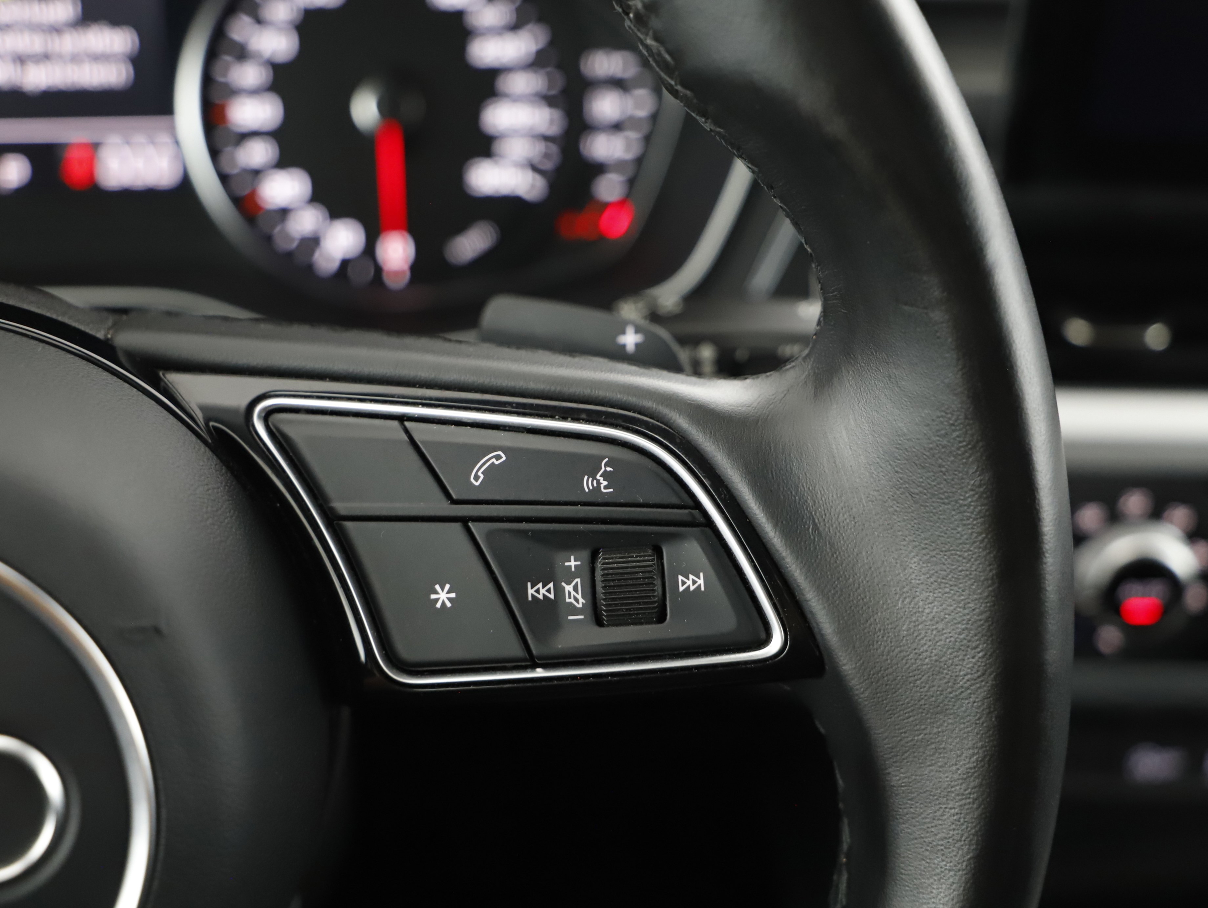 Audi A4 Avant 35 2.0 TFSI | Bild 11 von 19