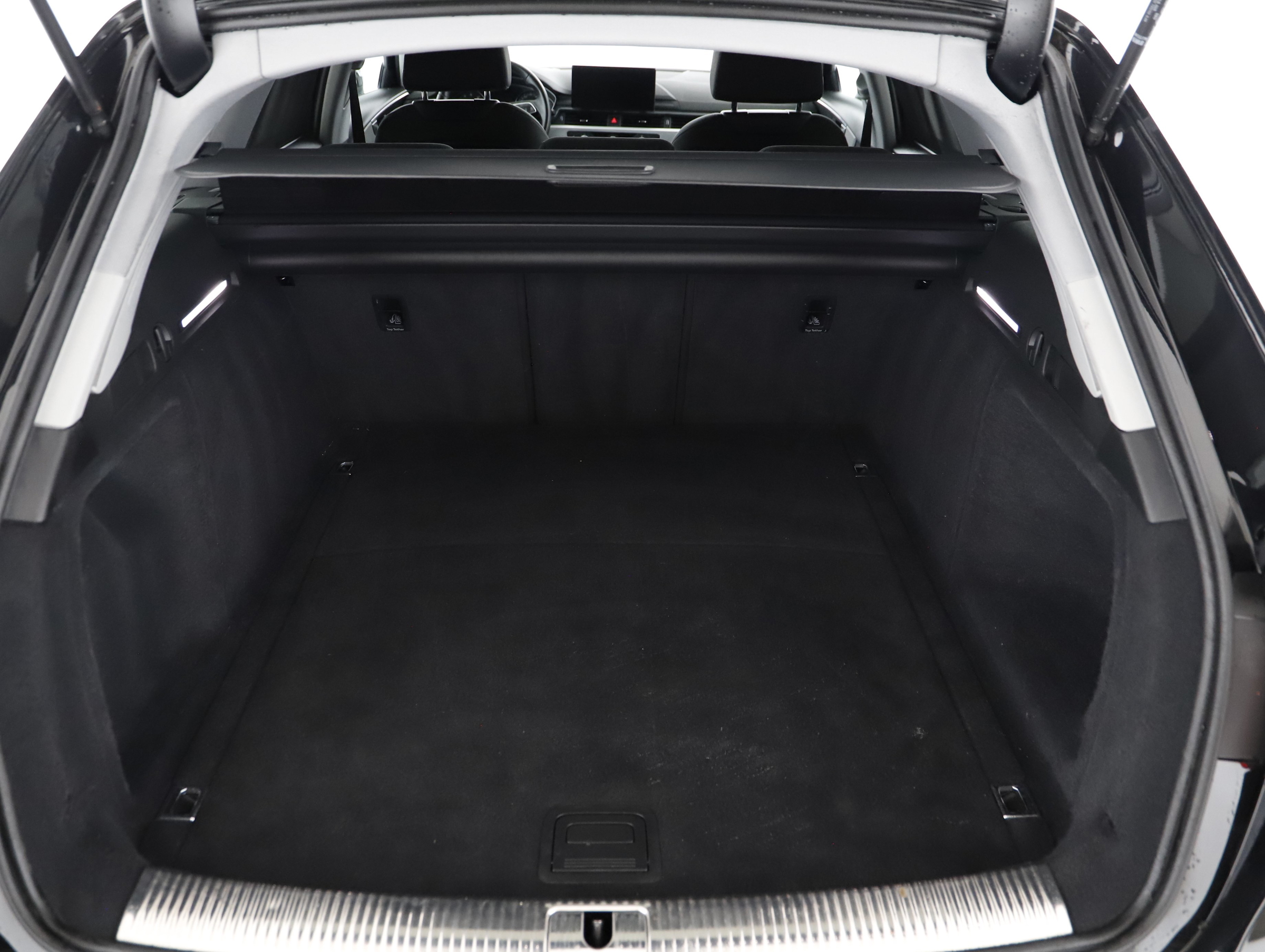 Audi A4 Avant 35 2.0 TFSI | Bild 17 von 19