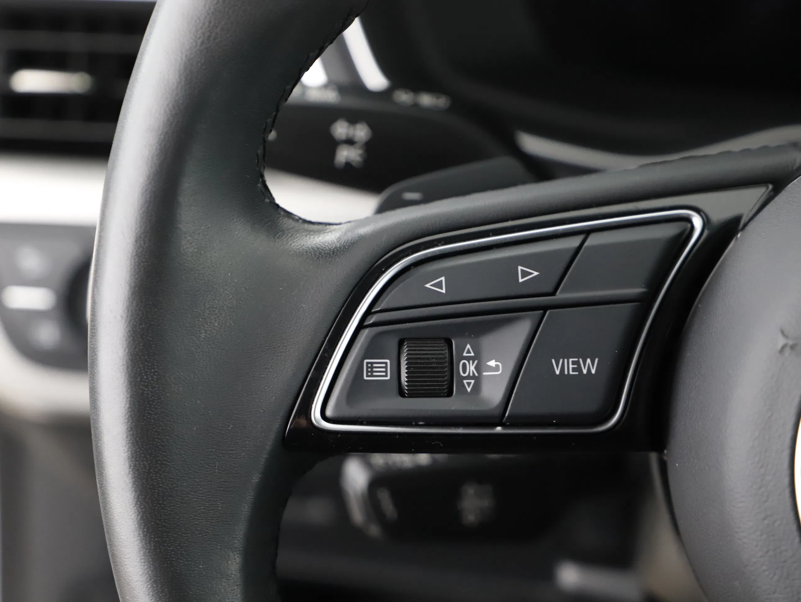 Audi A4 Avant 35 TDI adv. Aut. | Bild 11 von 21