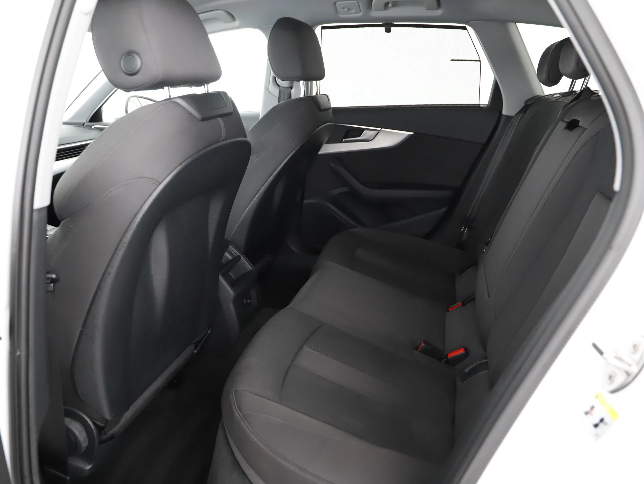 Audi A4 Avant 35 TDI adv. Aut. | Bild 18 von 21