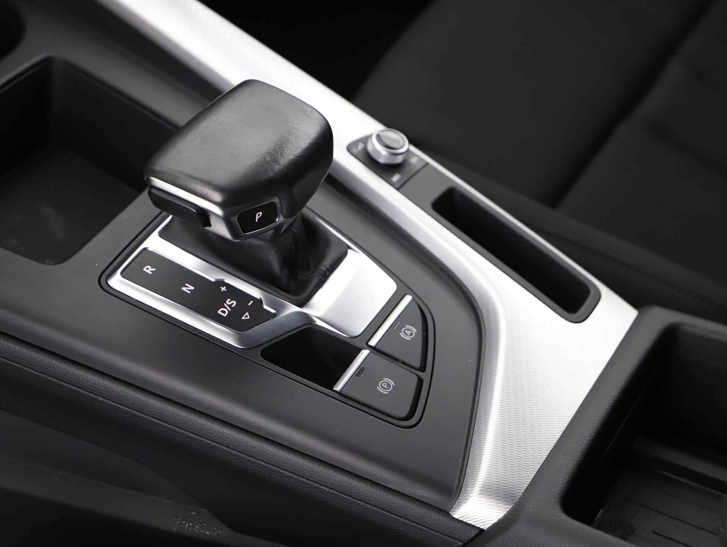 Audi A4 Avant 35 TDI adv. Aut. | Bild 16 von 21