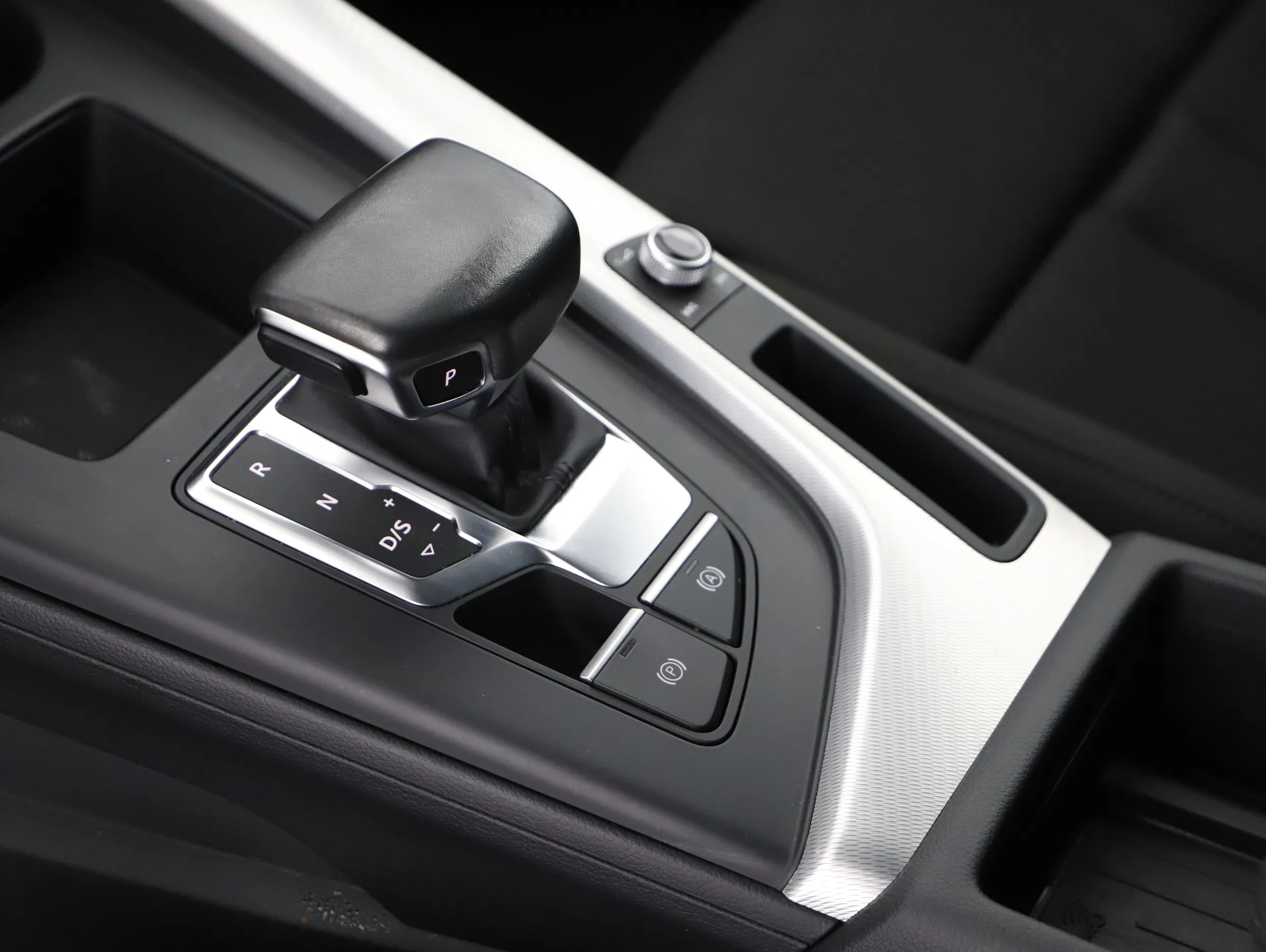 Audi A4 Avant 35 TDI adv. Aut. | Bild 16 von 21