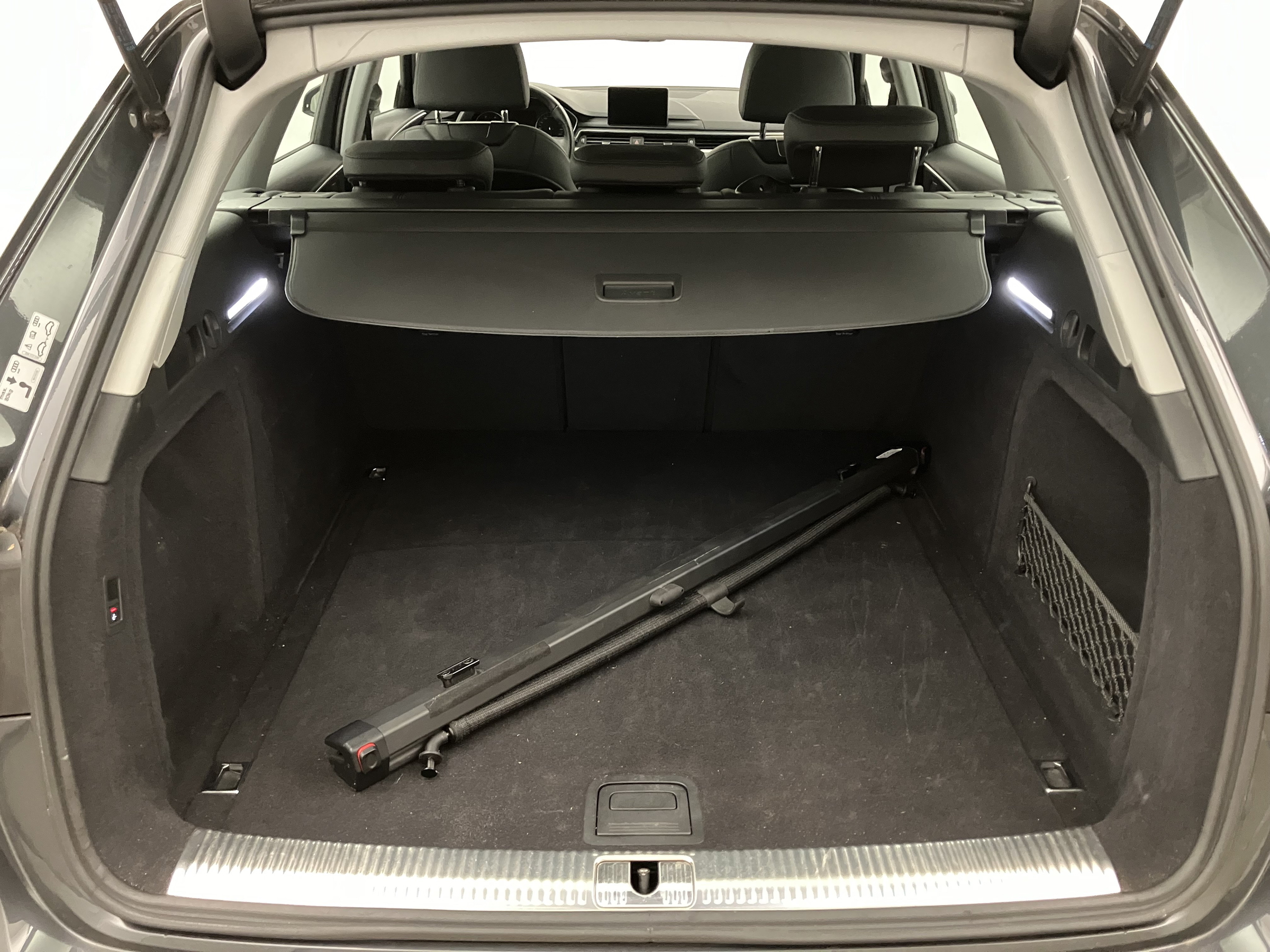 Audi A4 Avant 35 TDI | Bild 27 von 30