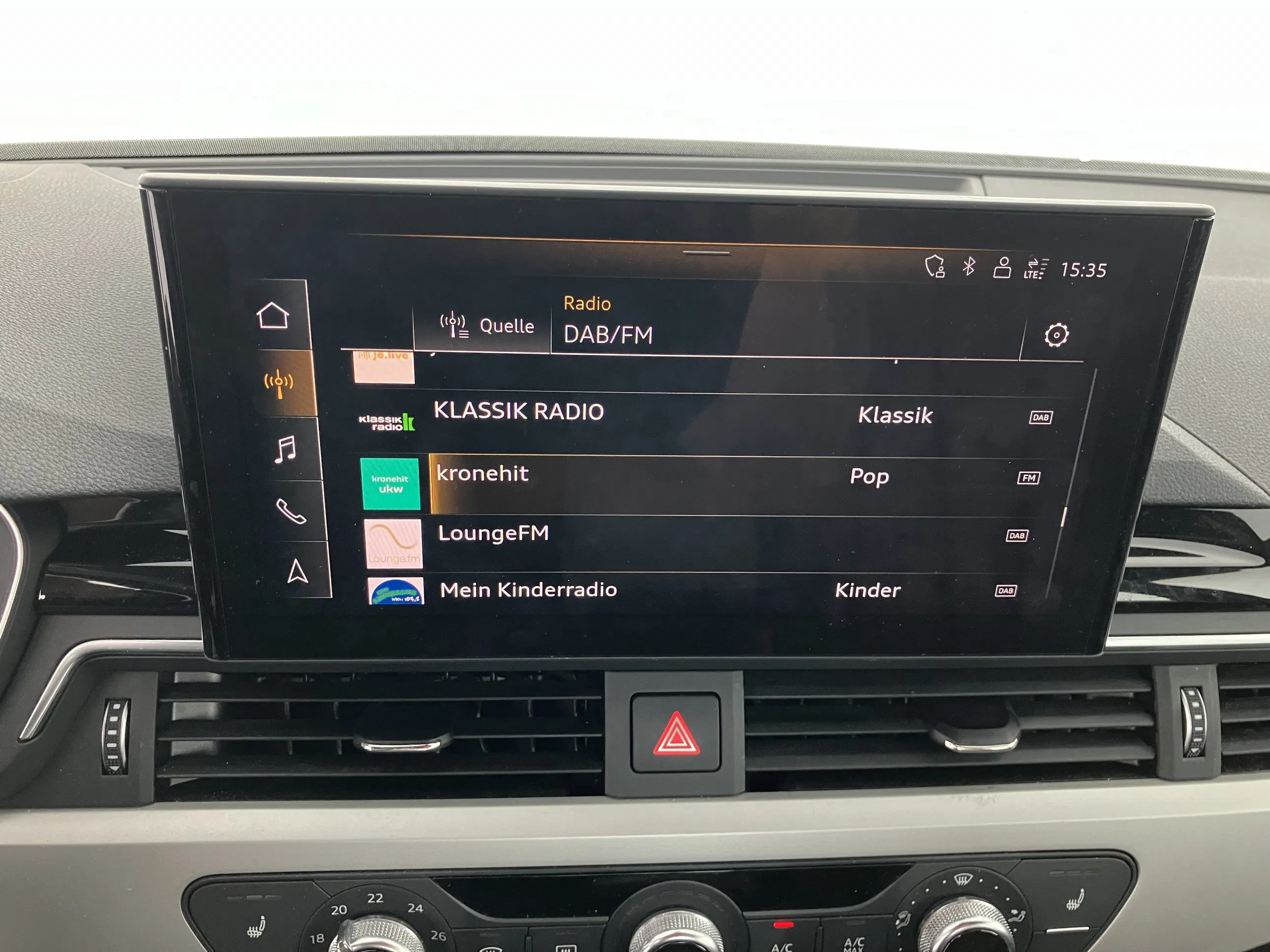 Audi A4 35 2.0 TFSI S-Line | Bild 12 von 31