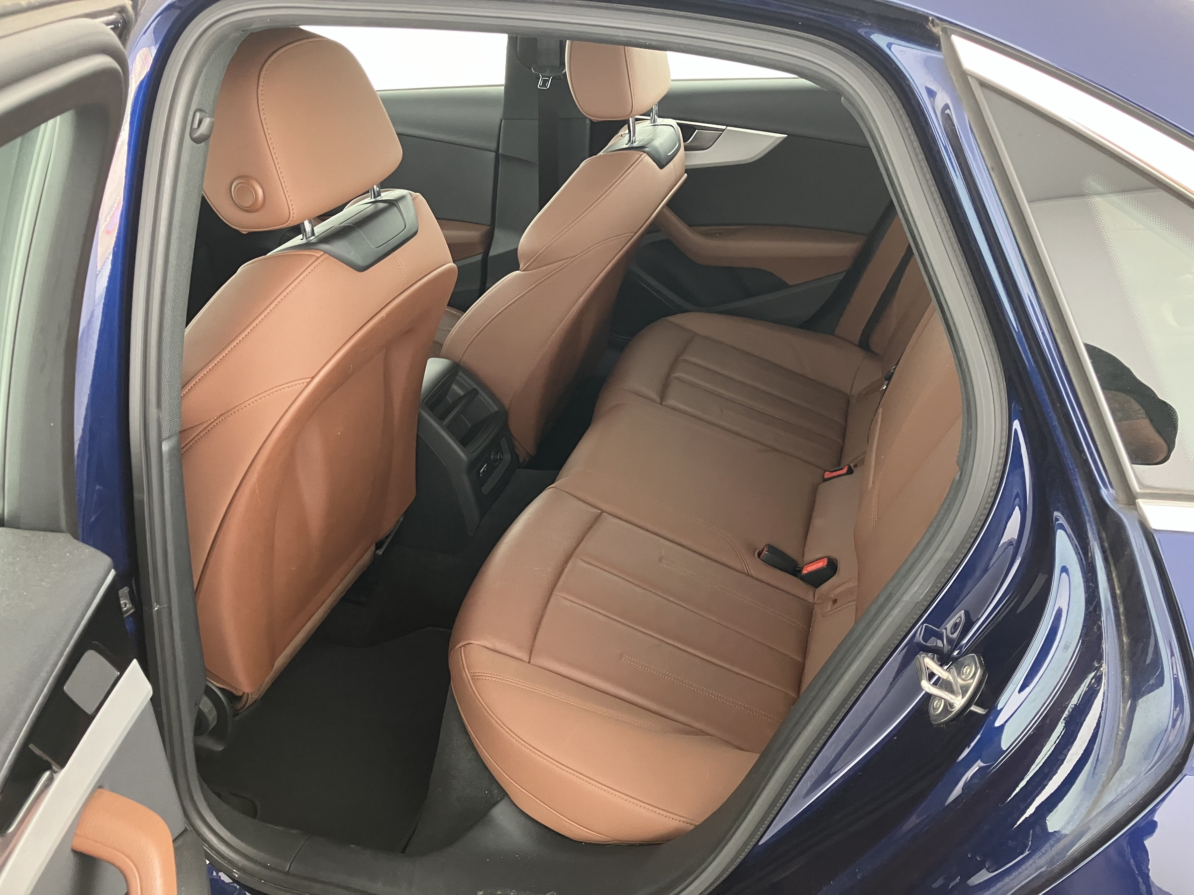 Audi A4 35 2.0 TFSI S-Line | Bild 14 von 31