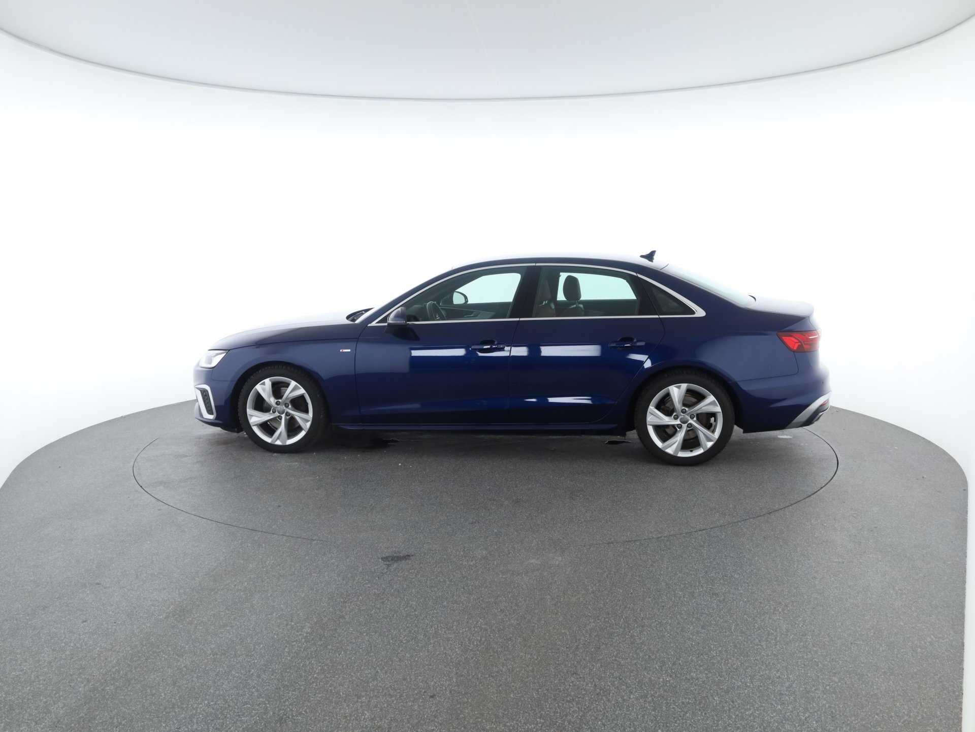 Audi A4 35 2.0 TFSI S-Line | Bild 27 von 31